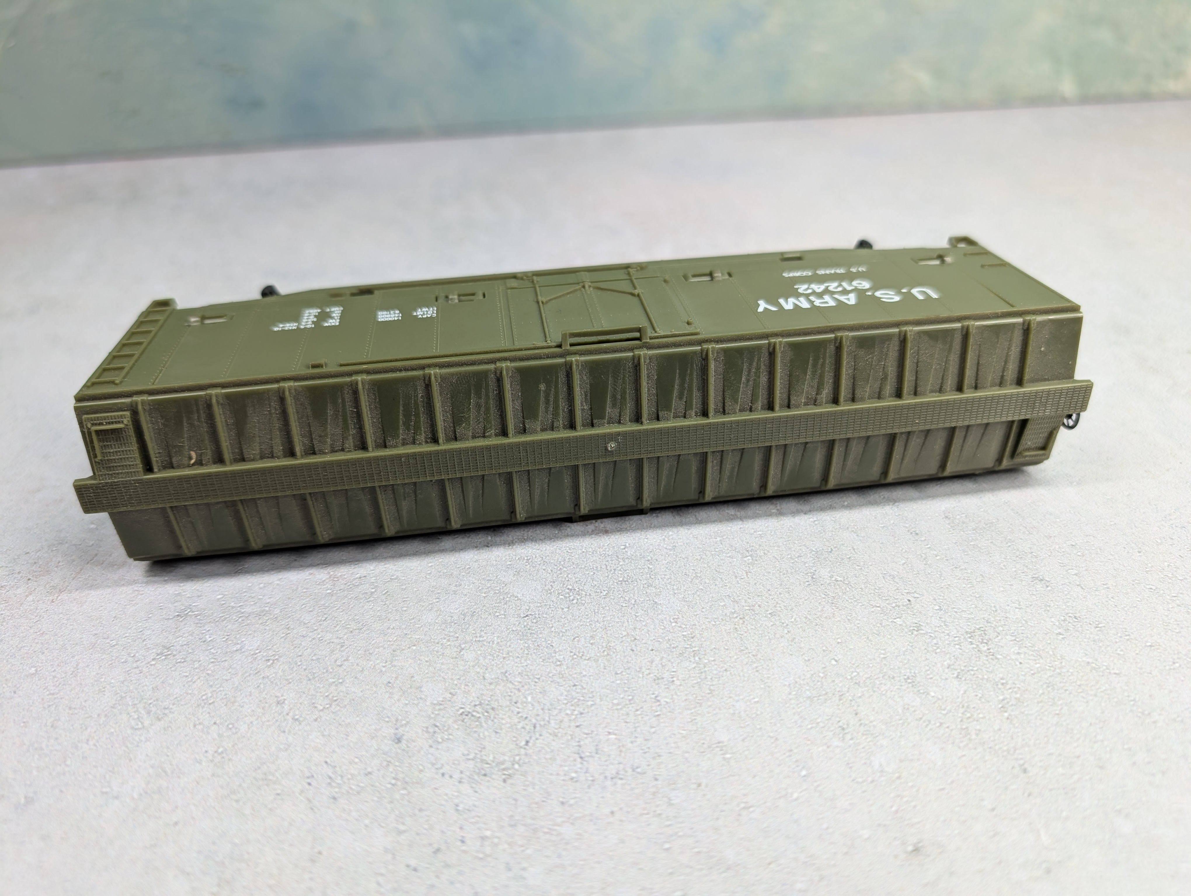 USED AHM HO Scale Hidden Artillery Tank Buster 50' Box Car US Army #61242