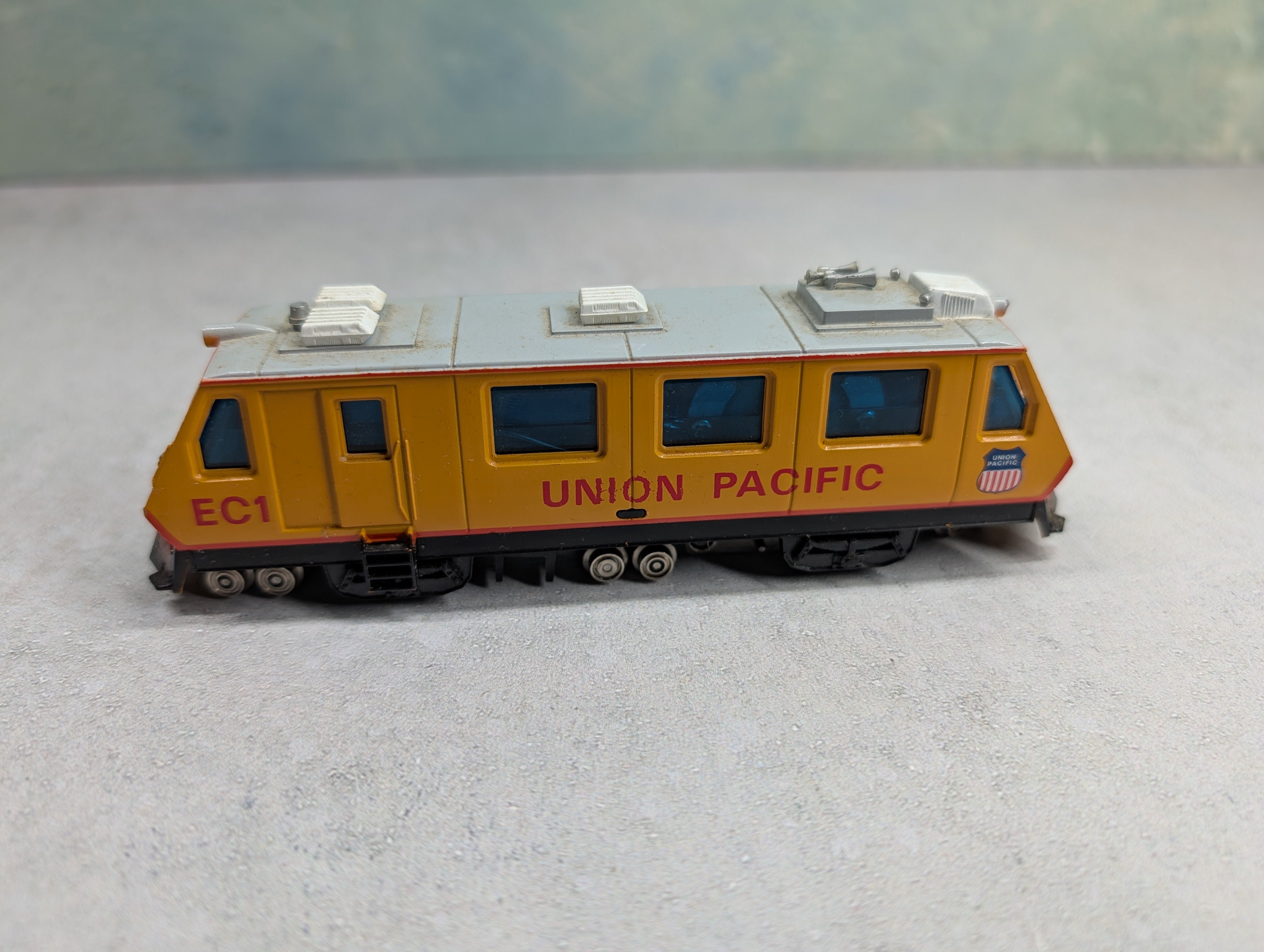 USED Bachmann HO Scale Plasser EM80C Track Cleaner Union Pacific #EC1 Parts/Repairs DC