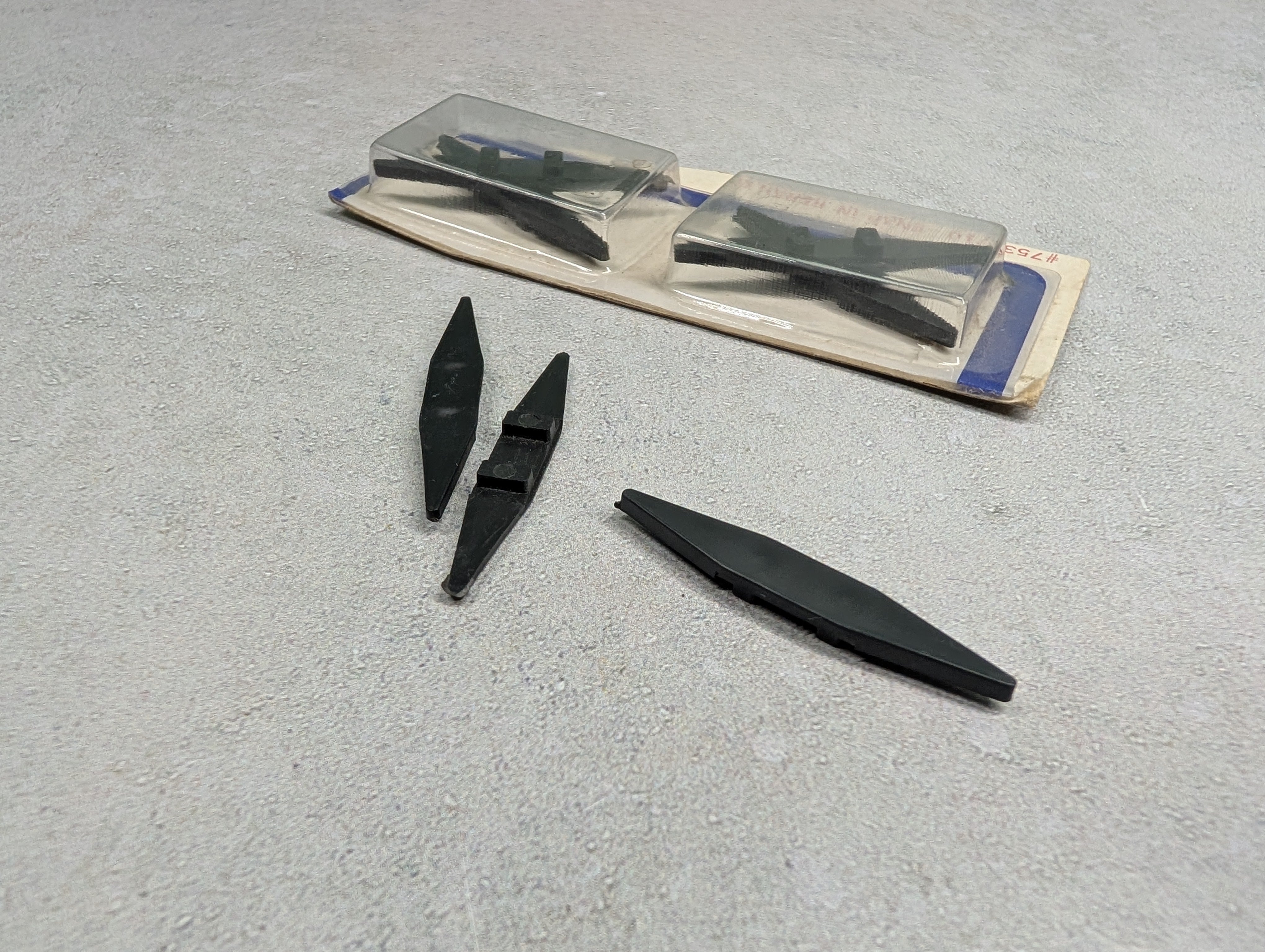 USED Bachmann 7530 N Scale Snap-In Rerailer (7 pcs)