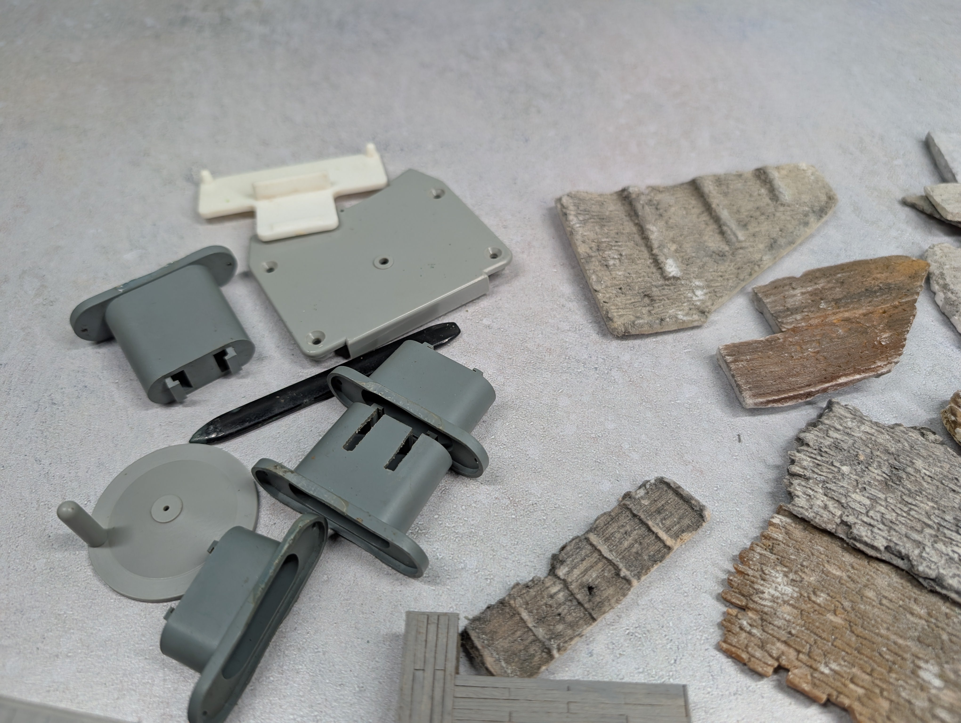 USED N Scale Lot of Various Parts & and Pieces