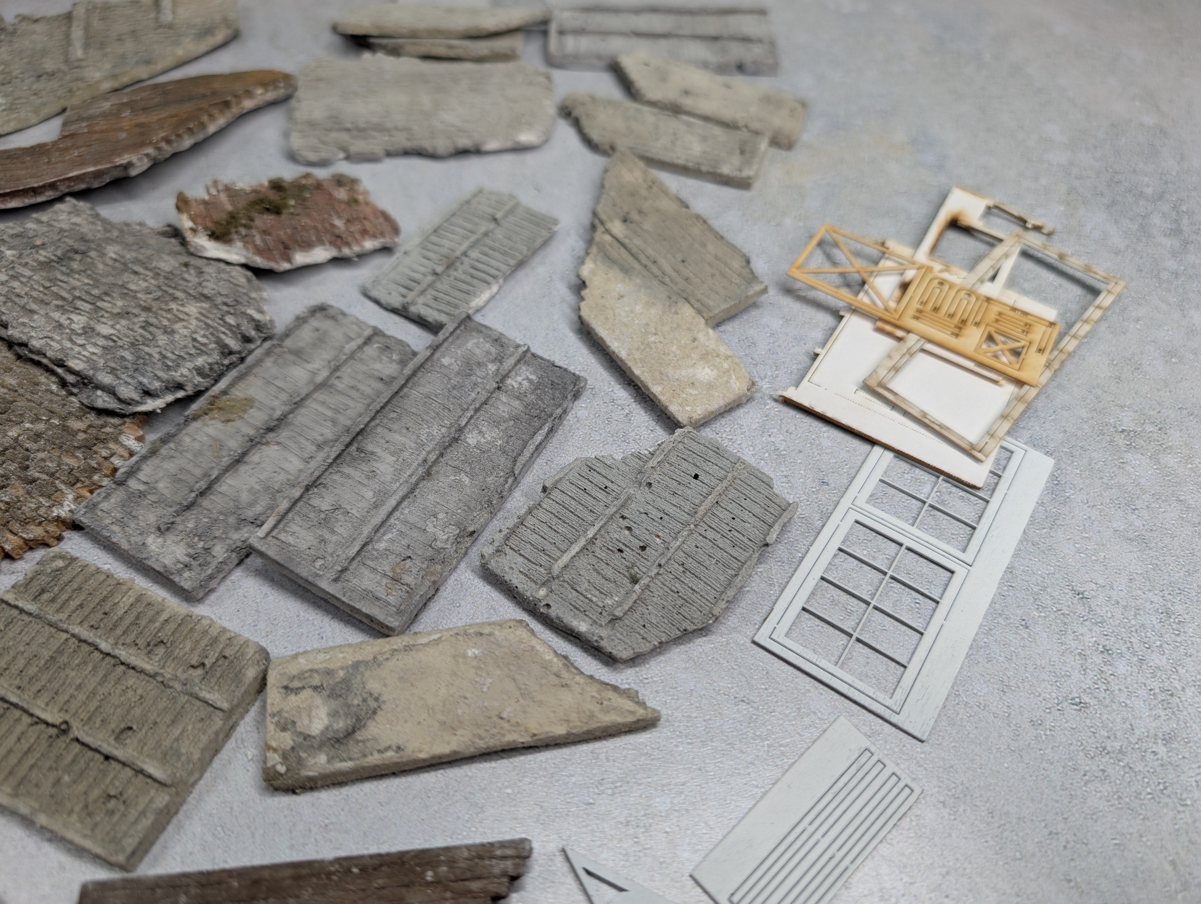 USED N Scale Lot of Various Parts & and Pieces