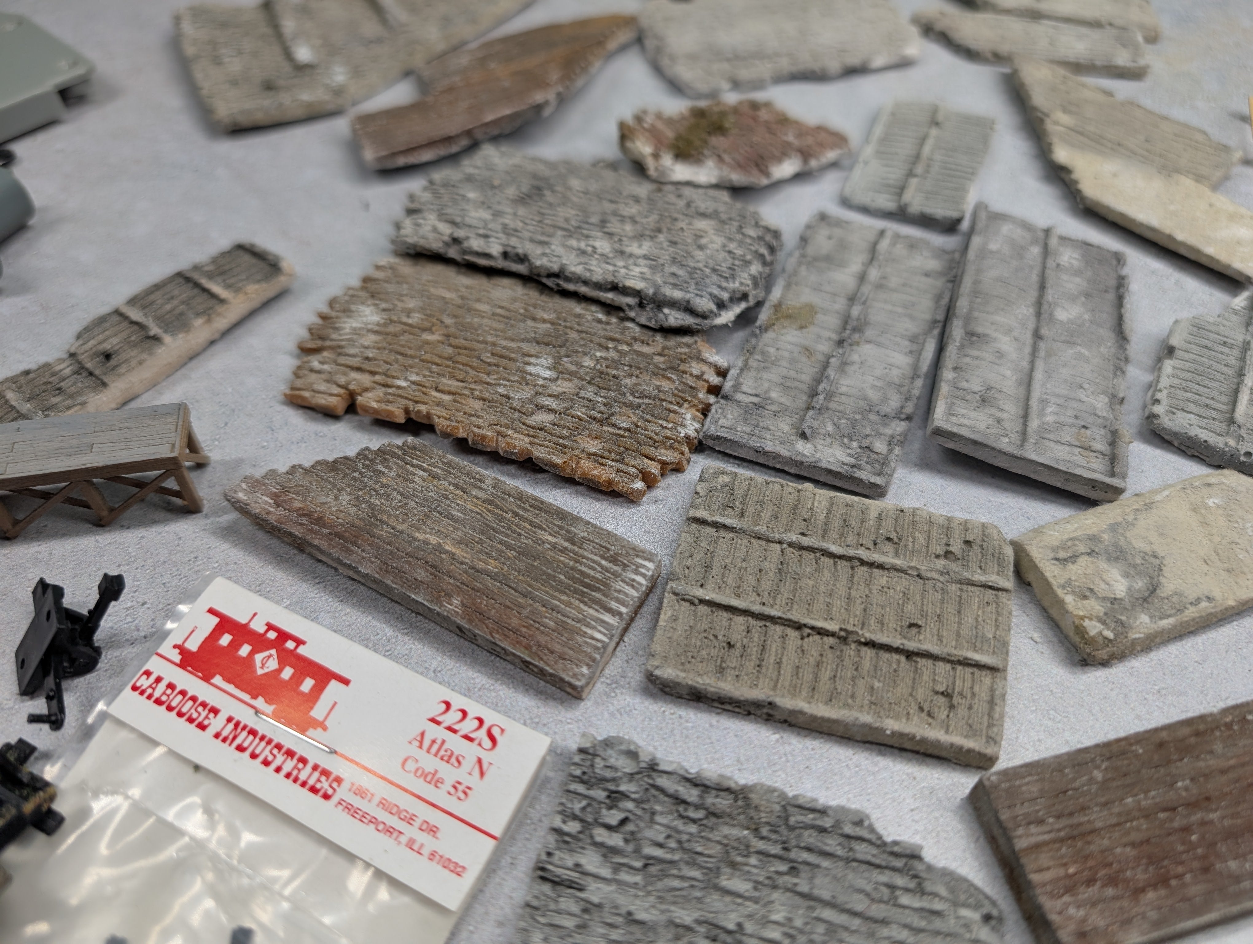 USED N Scale Lot of Various Parts & and Pieces