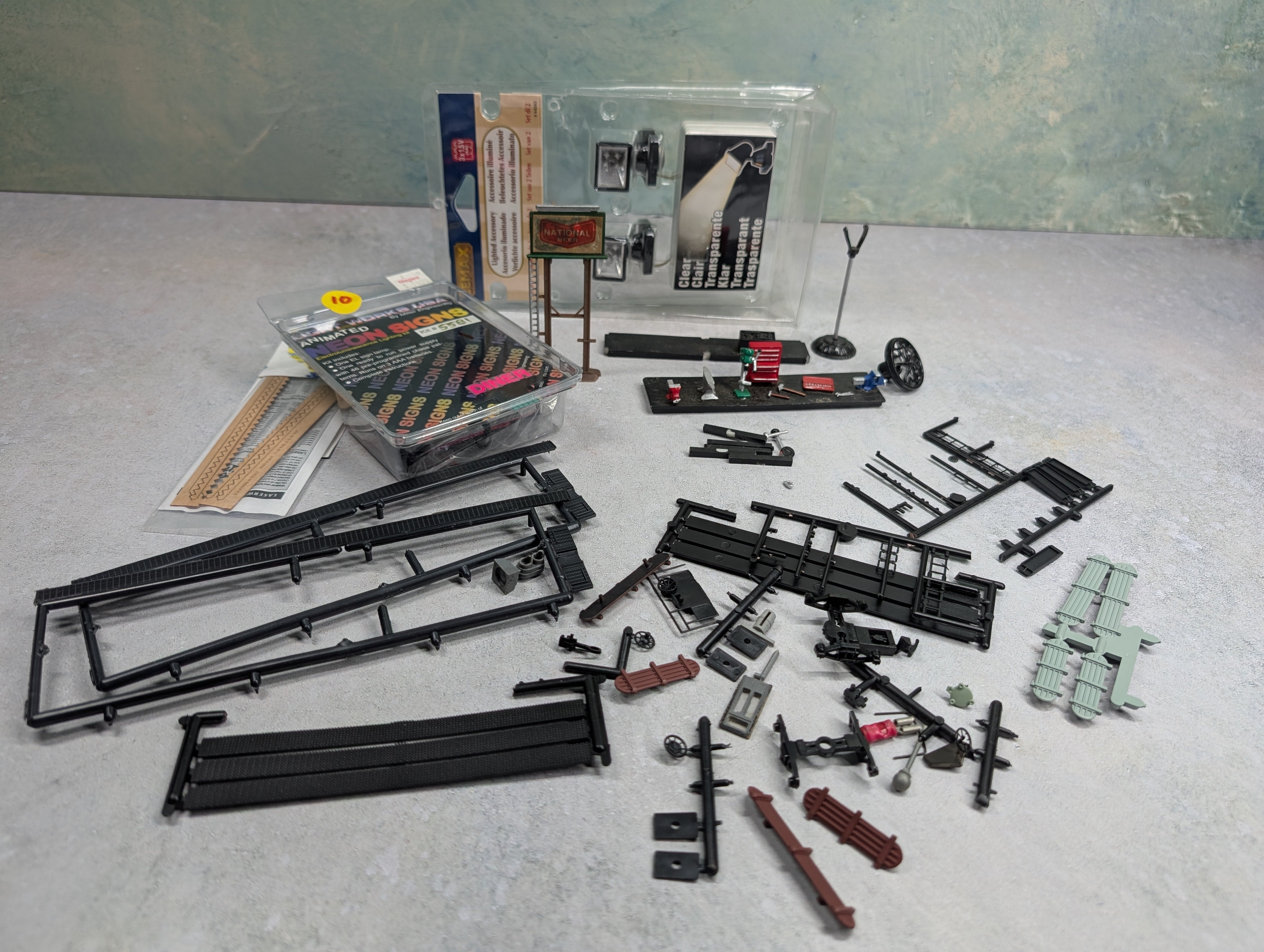 USED HO Scale Lot of Various Parts & and Pieces