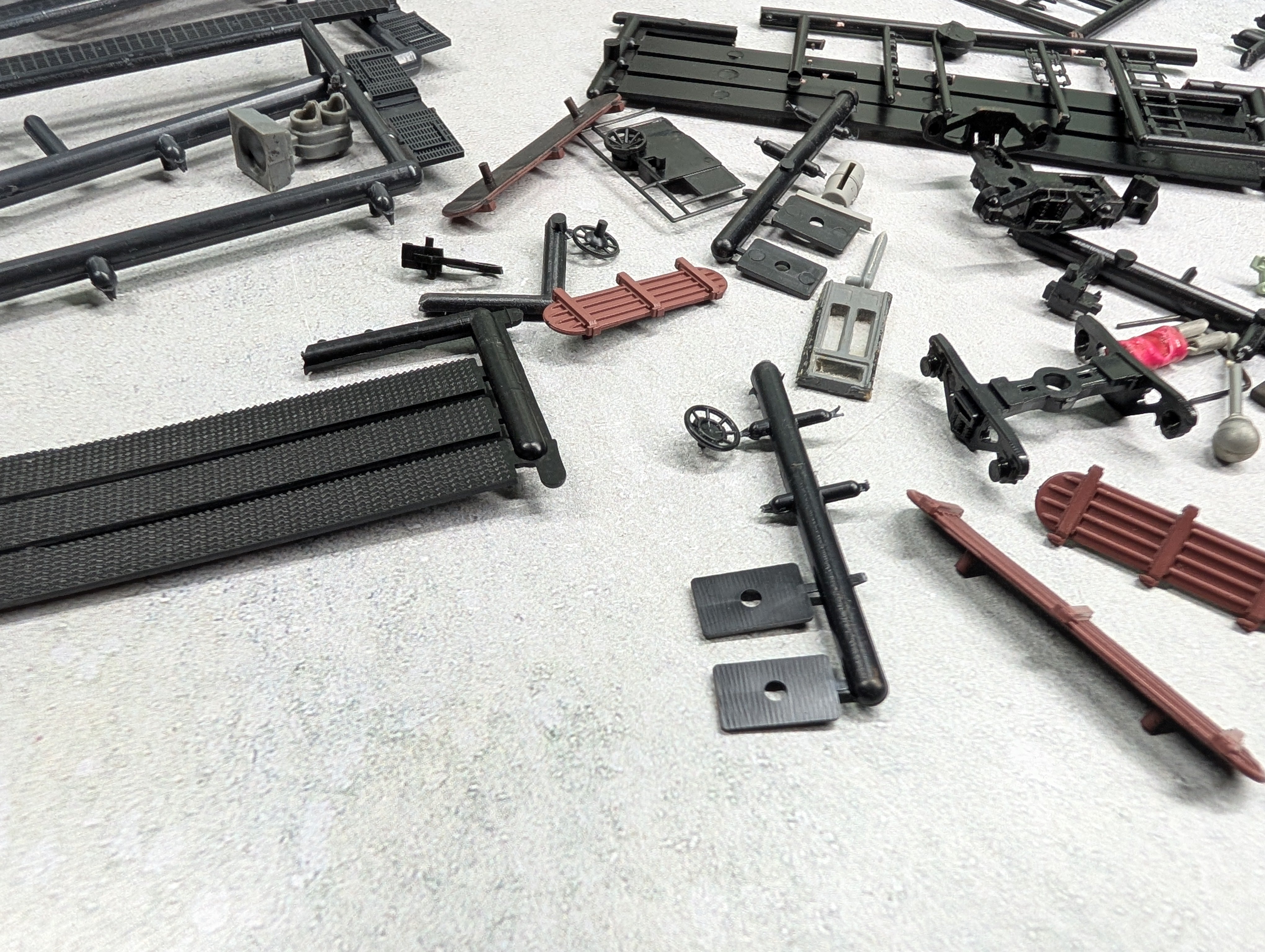 USED HO Scale Lot of Various Parts & and Pieces