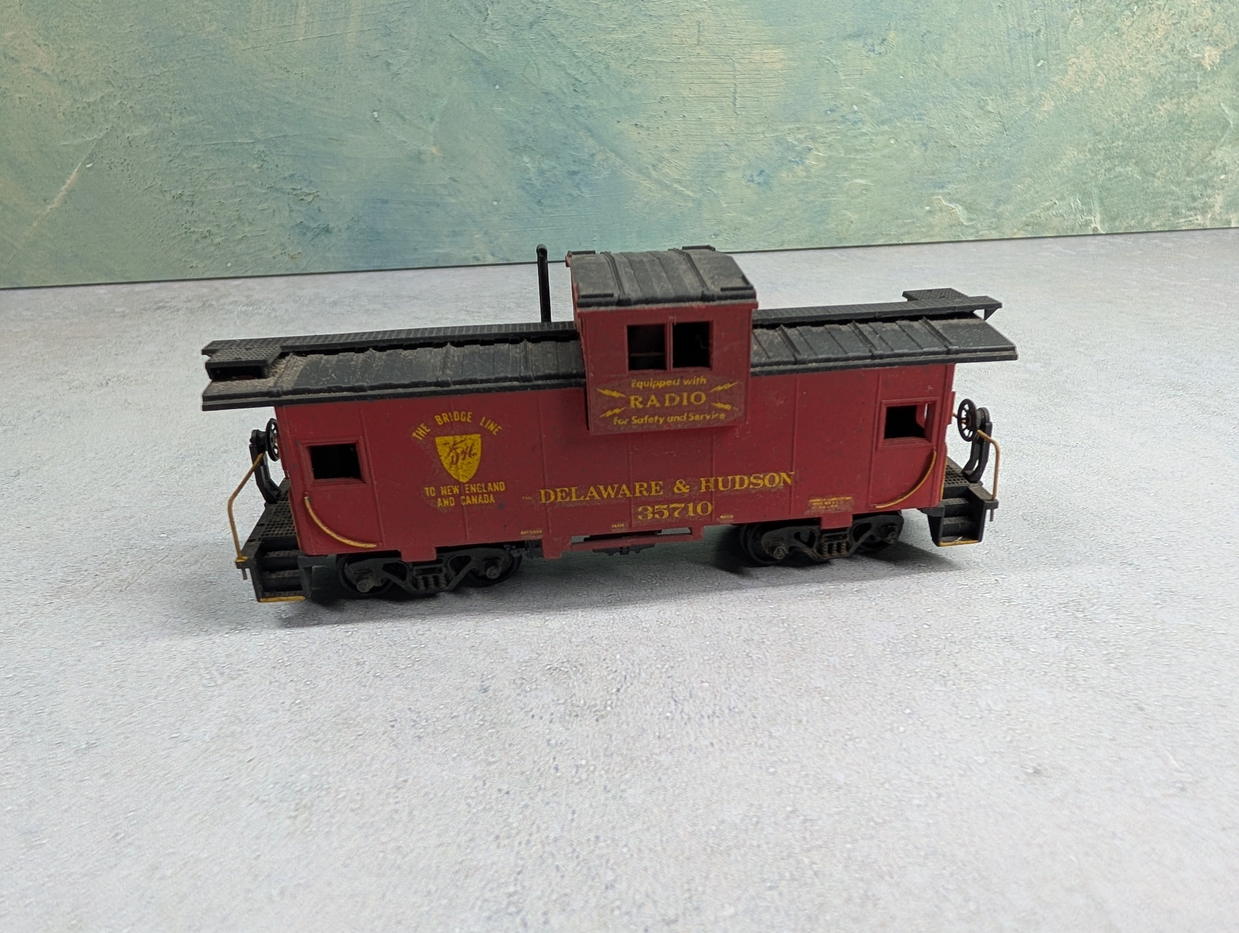 USED Athearn HO Scale Caboose Delaware and Hudson #35710