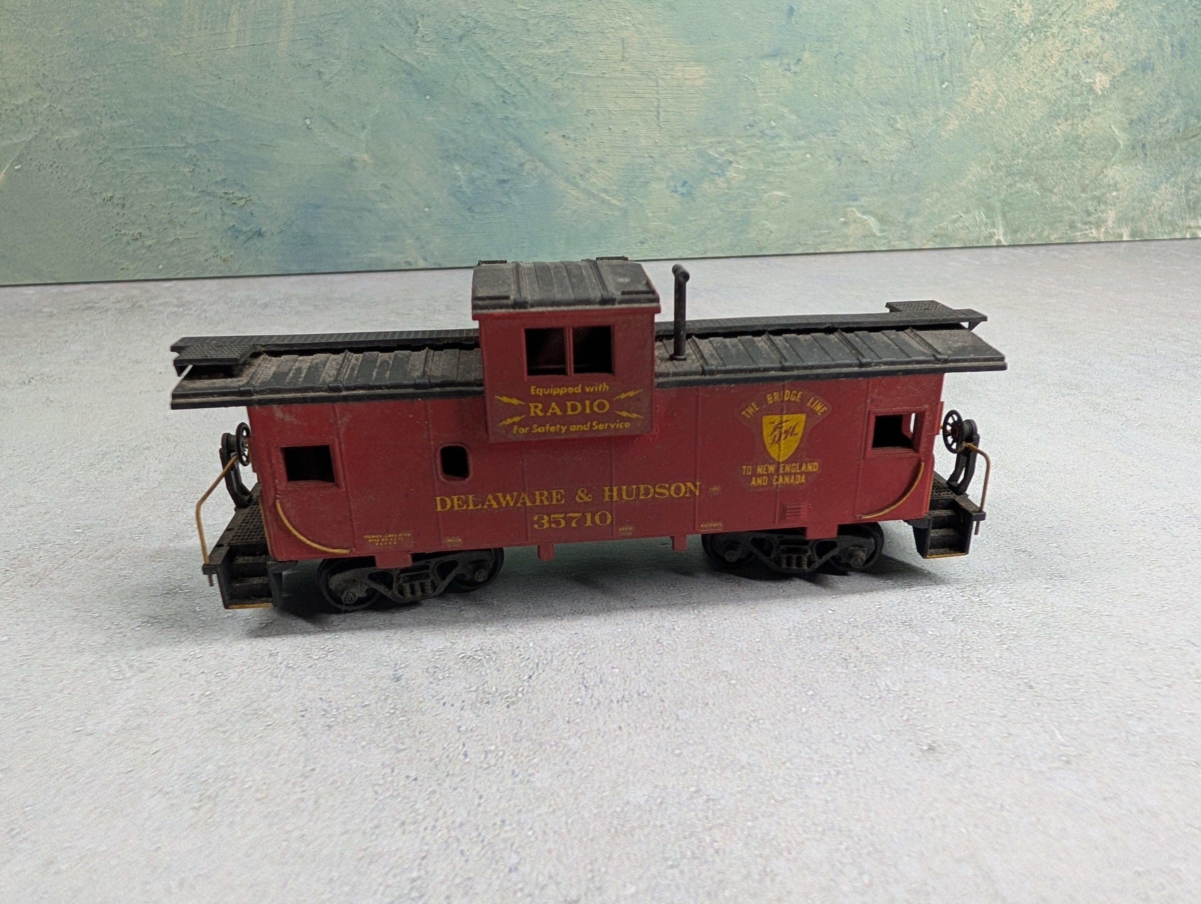 USED Athearn HO Scale Caboose Delaware and Hudson #35710