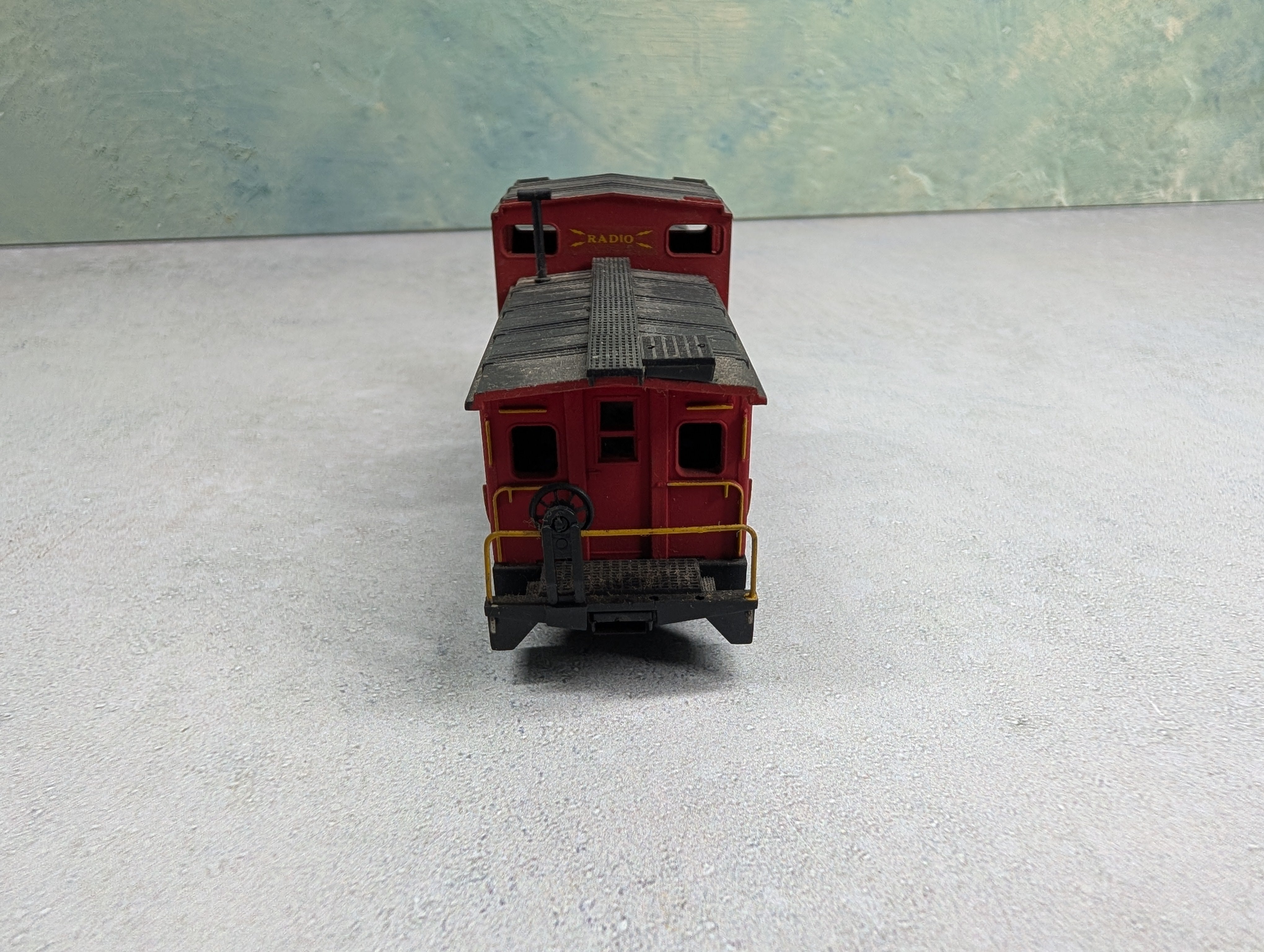 USED Athearn HO Scale Caboose Delaware and Hudson #35710