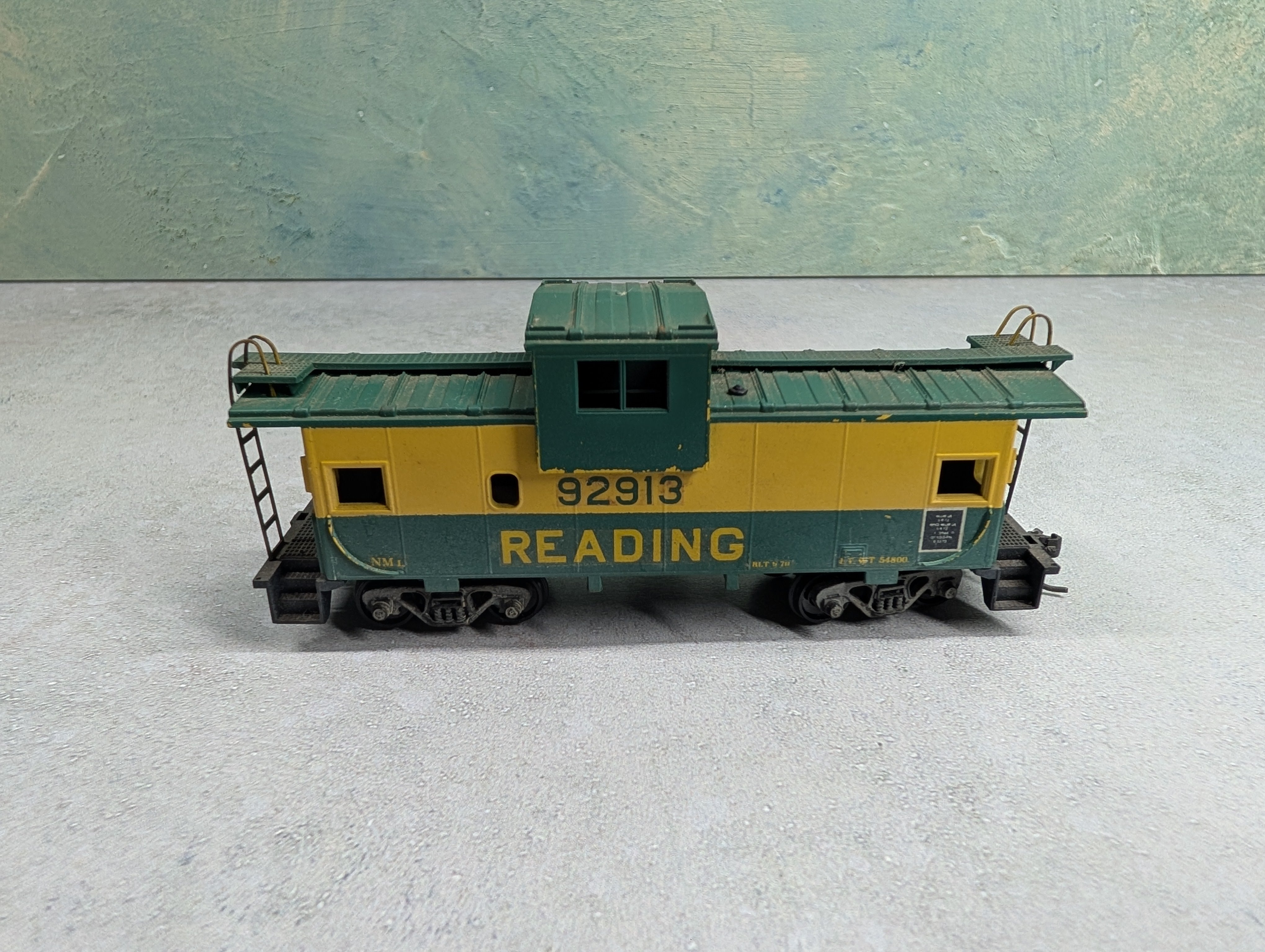 USED Athearn HO Scale Caboose Reading #92913