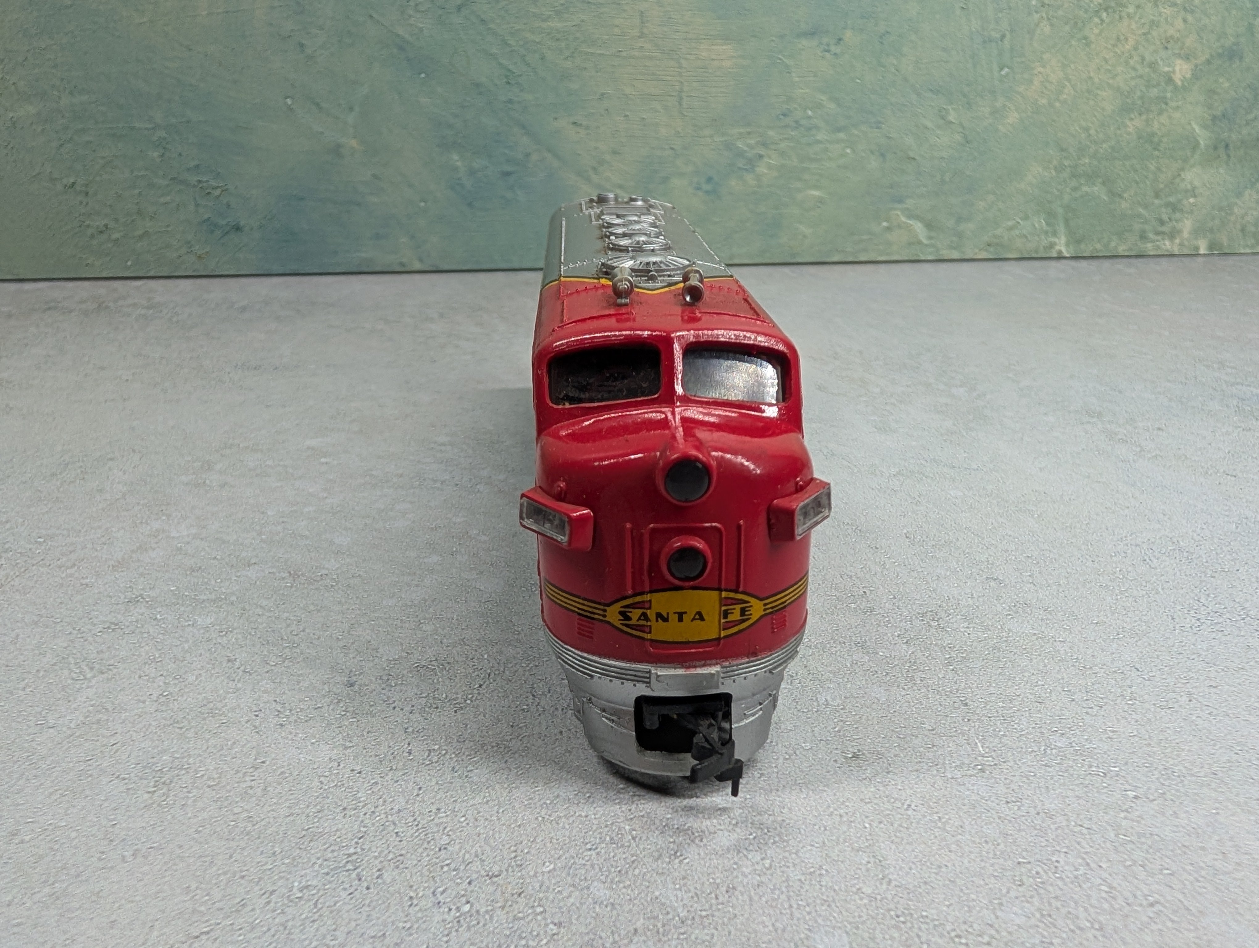 USED Bachmann HO Scale Diesel Locomotive Santa Fe #307 Runs DC