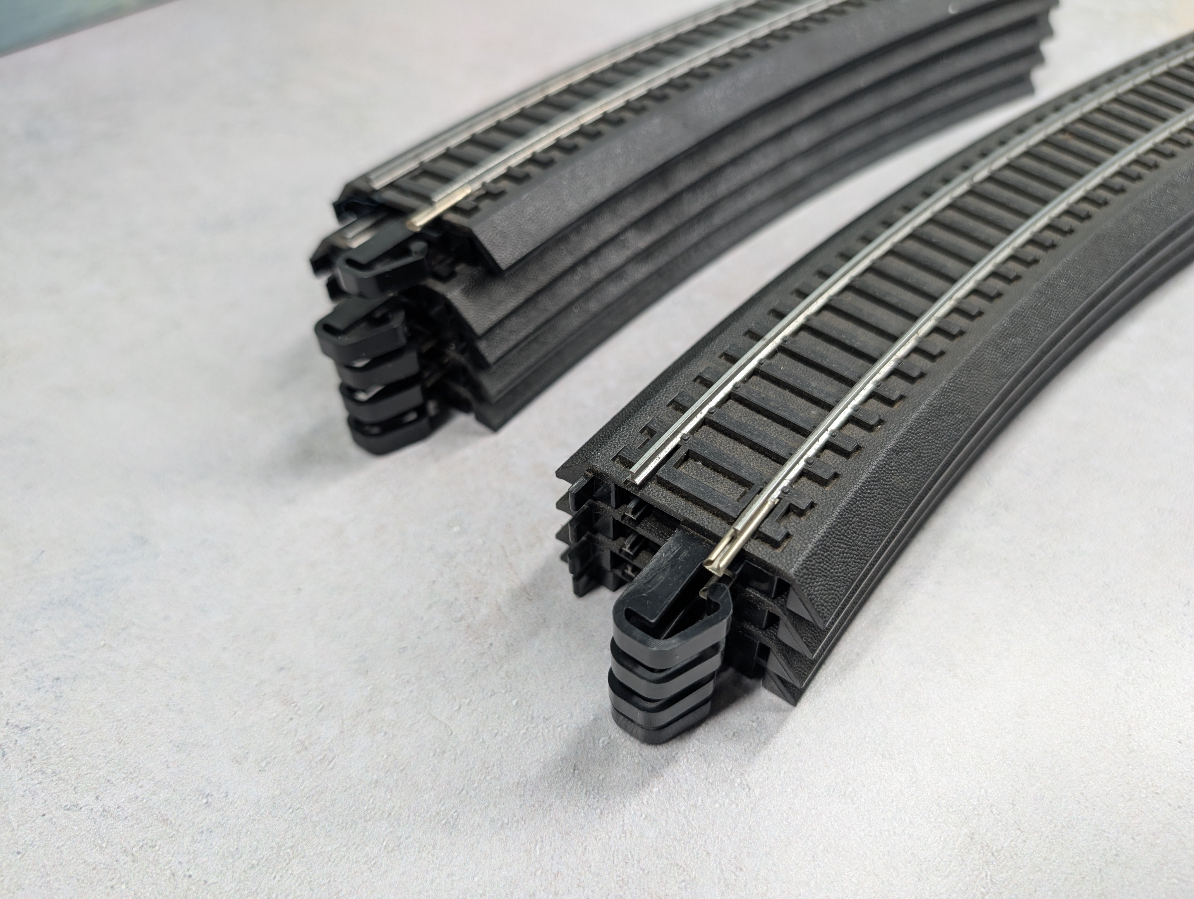 USED Bachmann HO Scale E-Z Track 22" Curve Steel Code 100 Track (9 pcs)