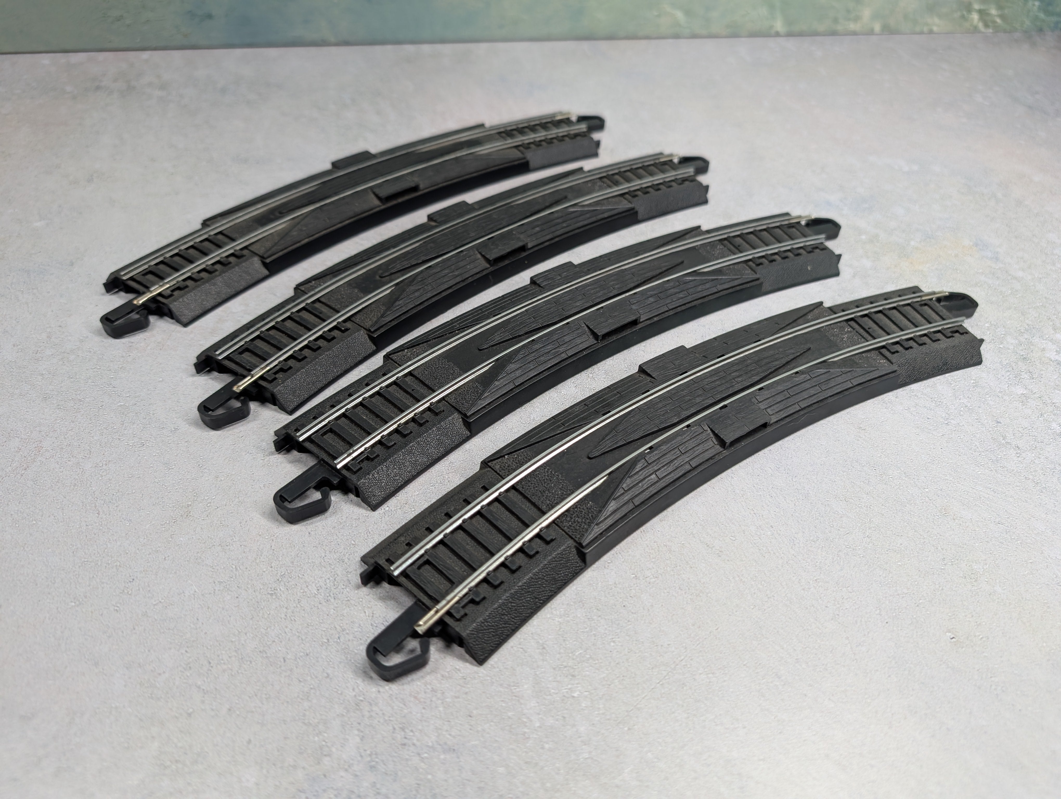 USED Bachmann HO Scale E-Z Track 18" Rerailer Curve Steel Code 100 Track (4 pcs)