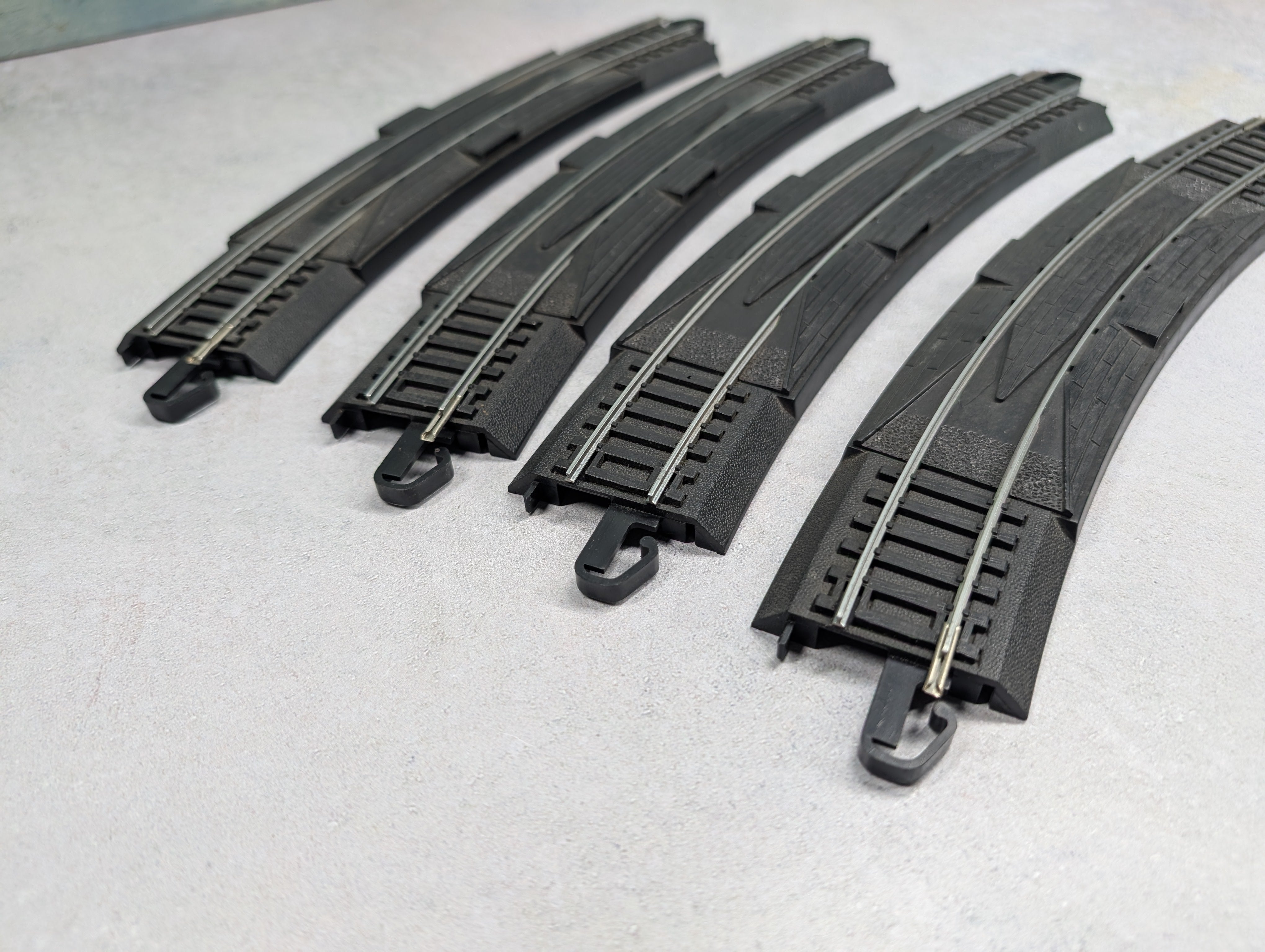 USED Bachmann HO Scale E-Z Track 18" Rerailer Curve Steel Code 100 Track (4 pcs)