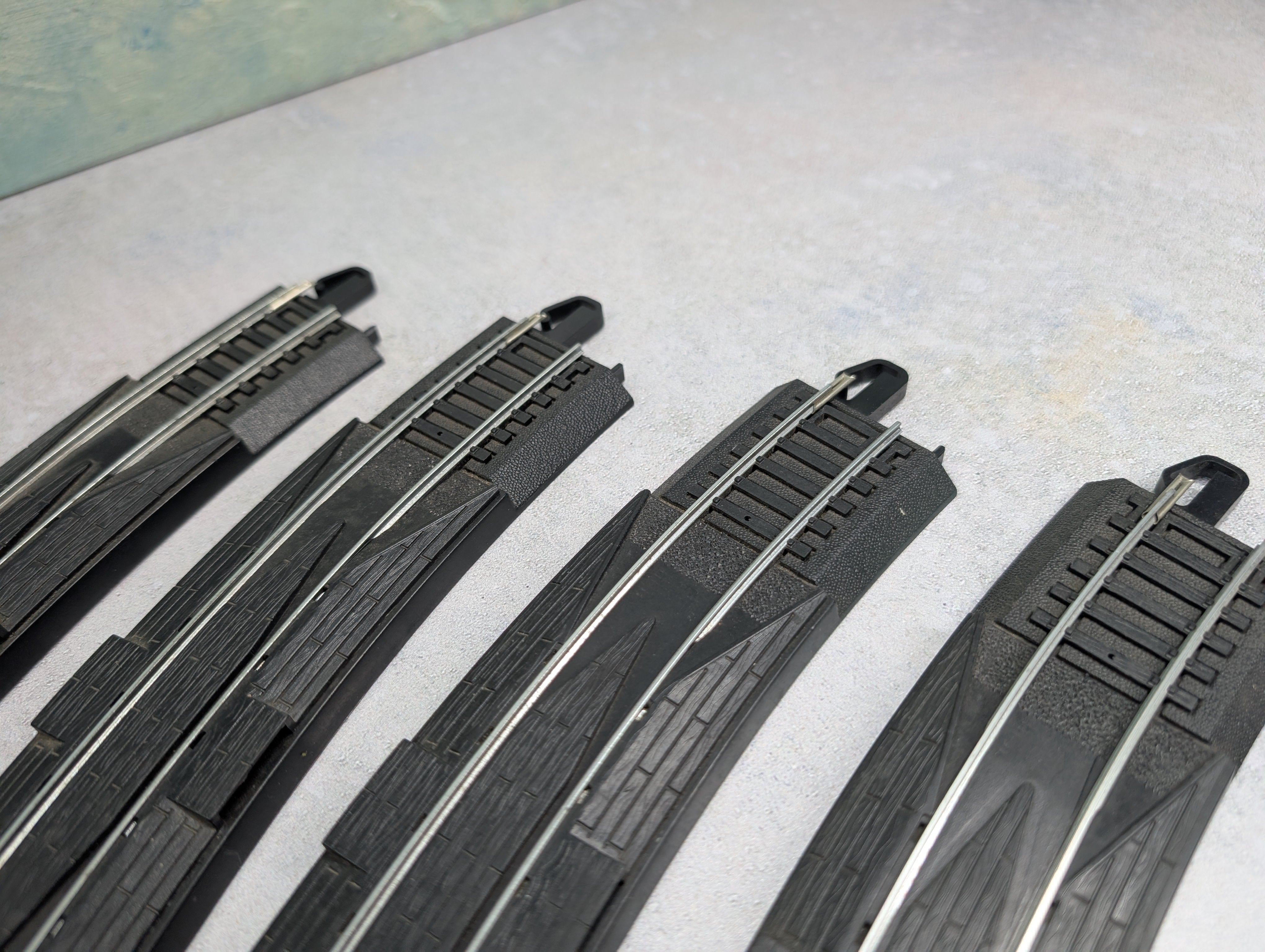 USED Bachmann HO Scale E-Z Track 18" Rerailer Curve Steel Code 100 Track (4 pcs)