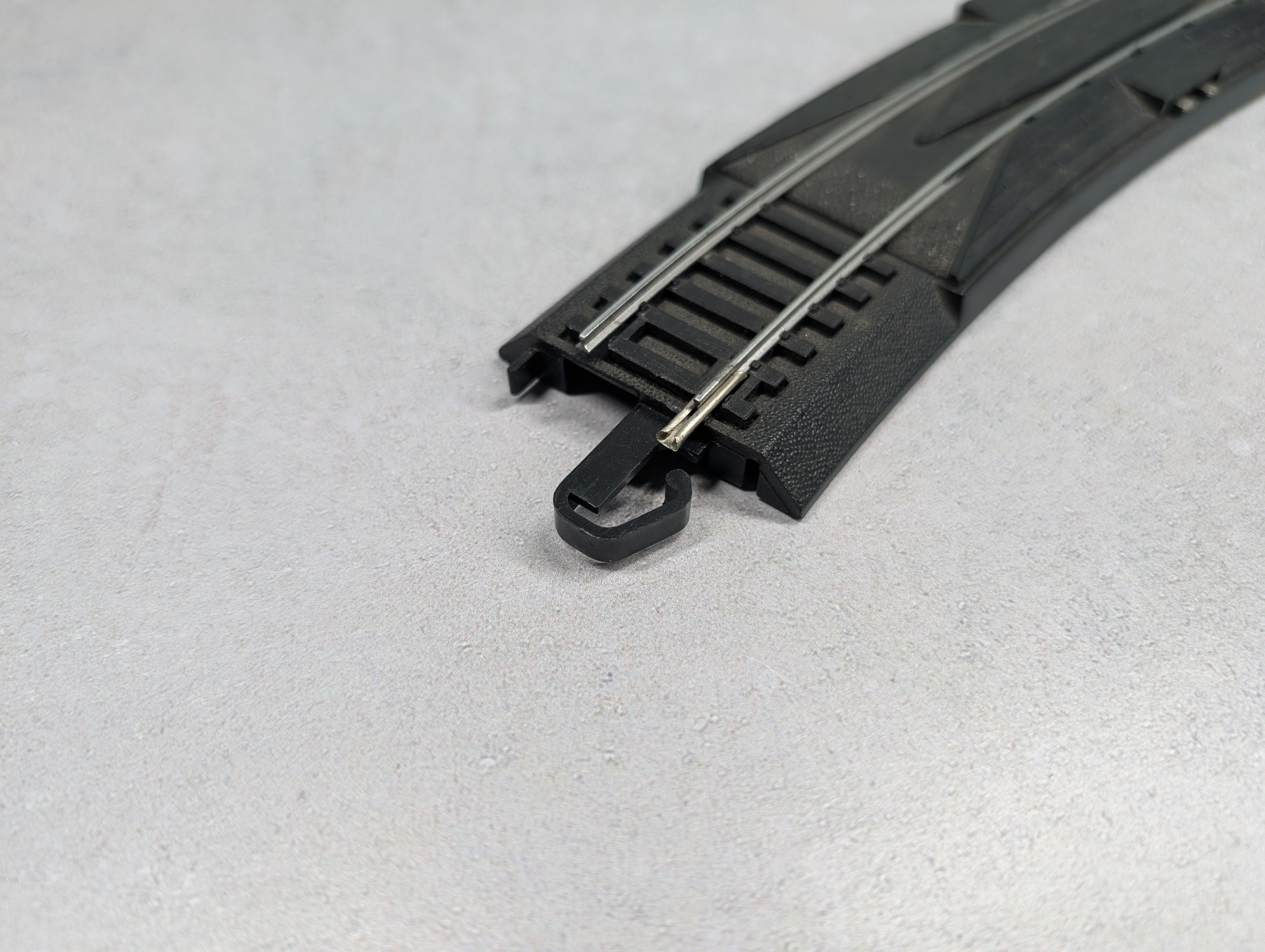 USED Bachmann HO Scale E-Z Track 18" Terminal Rerailer Curve Steel Code 100 Track