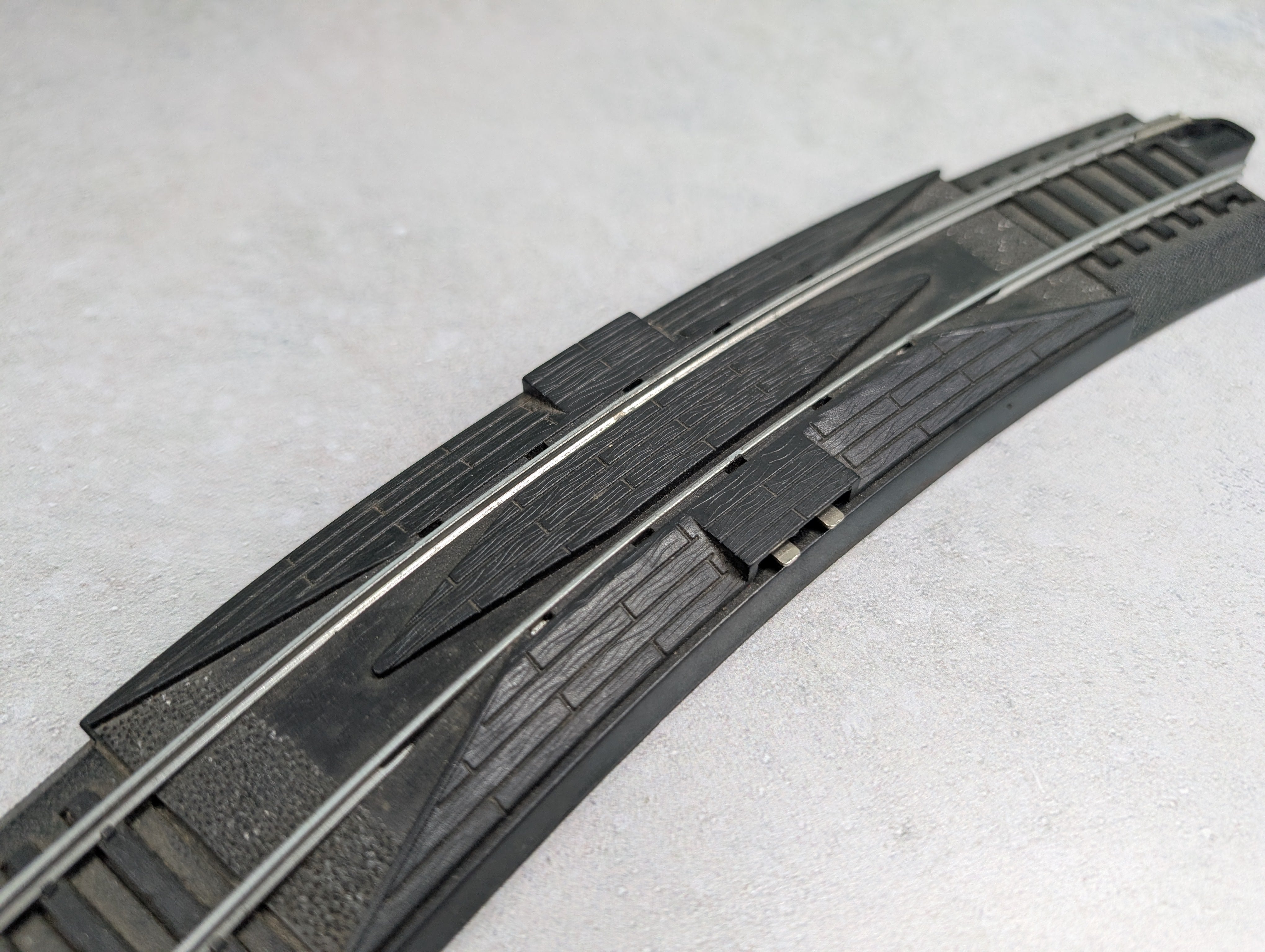 USED Bachmann HO Scale E-Z Track 18" Terminal Rerailer Curve Steel Code 100 Track