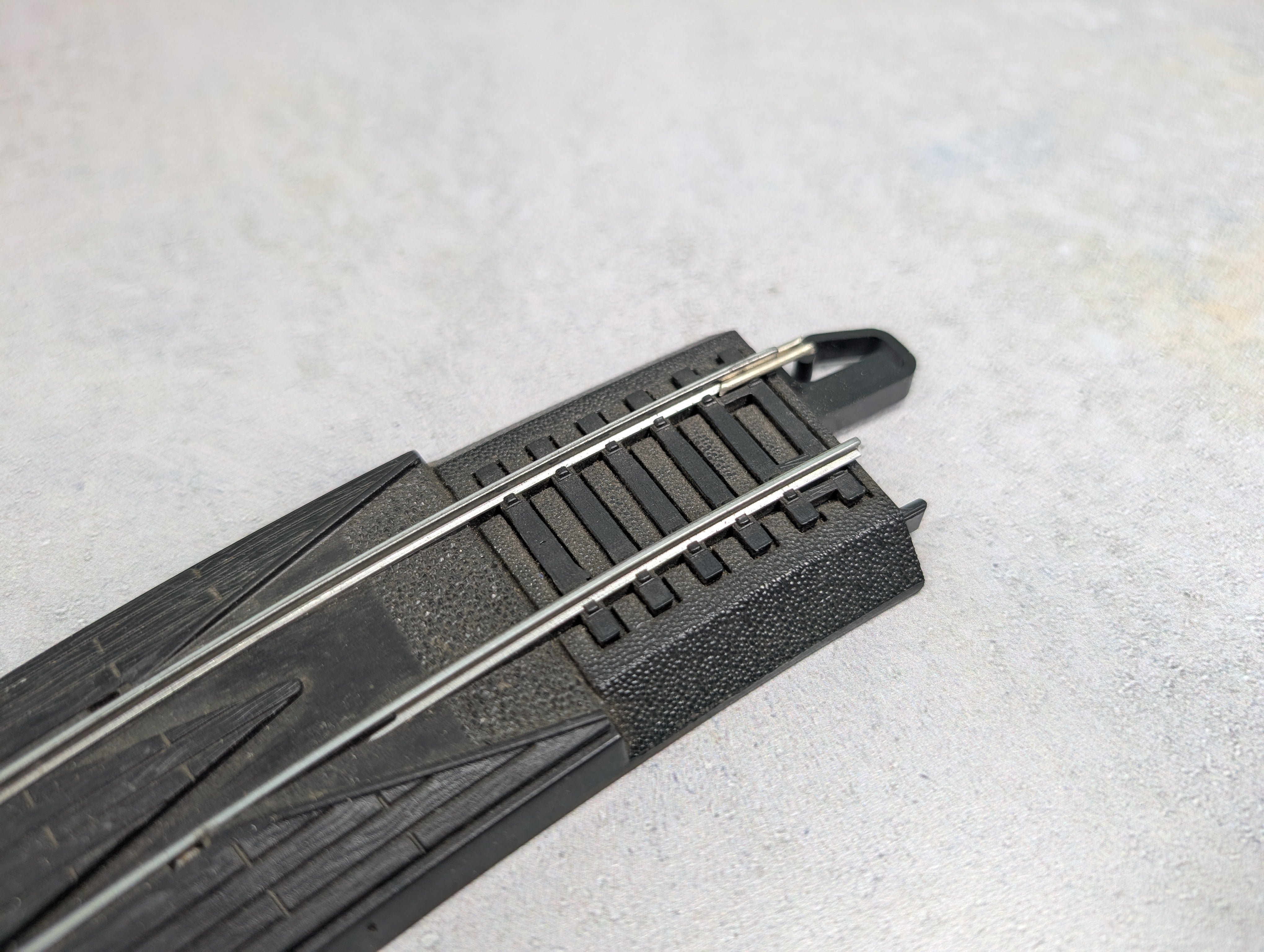 USED Bachmann HO Scale E-Z Track 18" Terminal Rerailer Curve Steel Code 100 Track