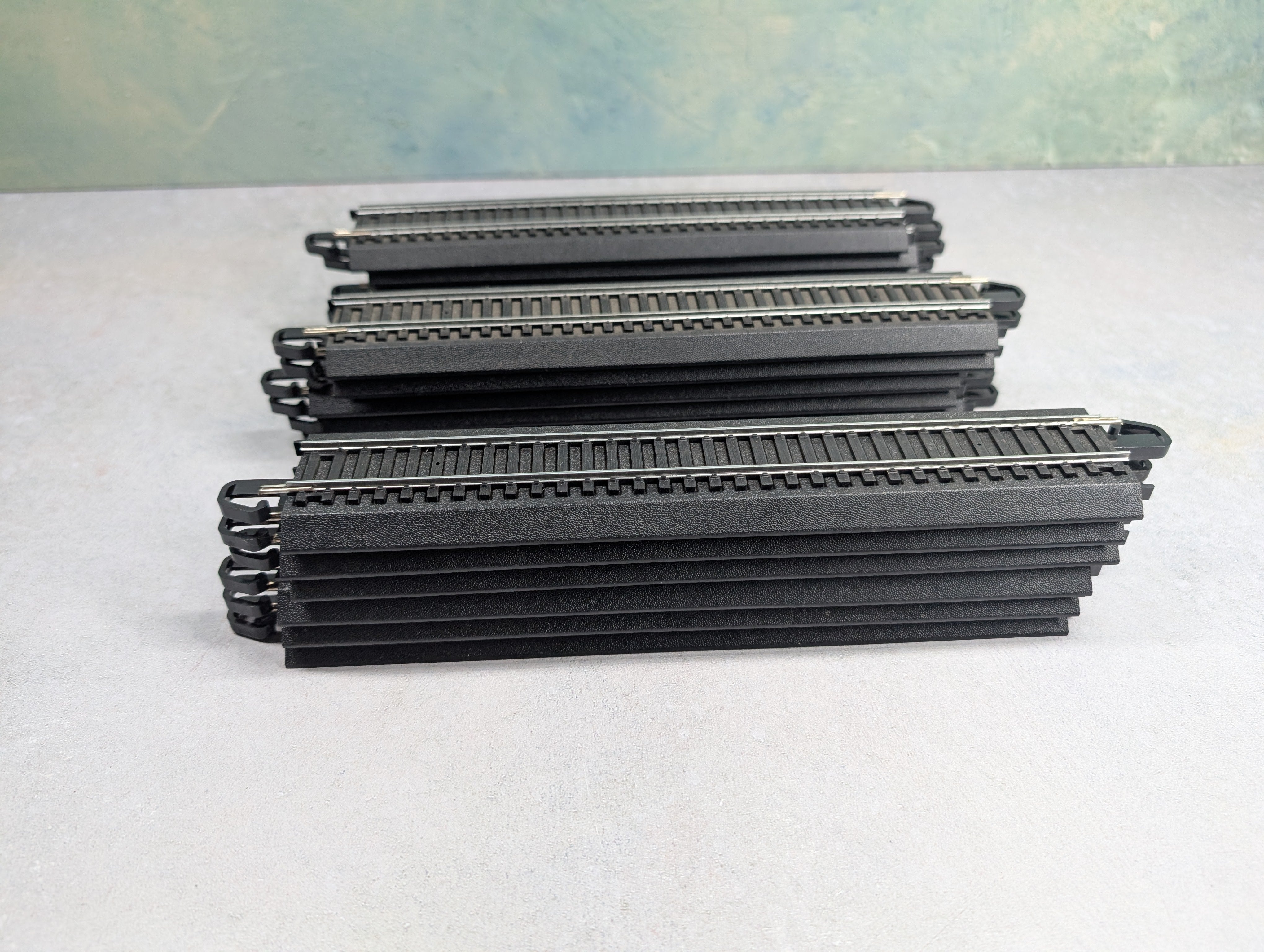 USED Bachmann HO Scale E-Z Track 9" Straight Steel Code 100 Track (18 pcs)