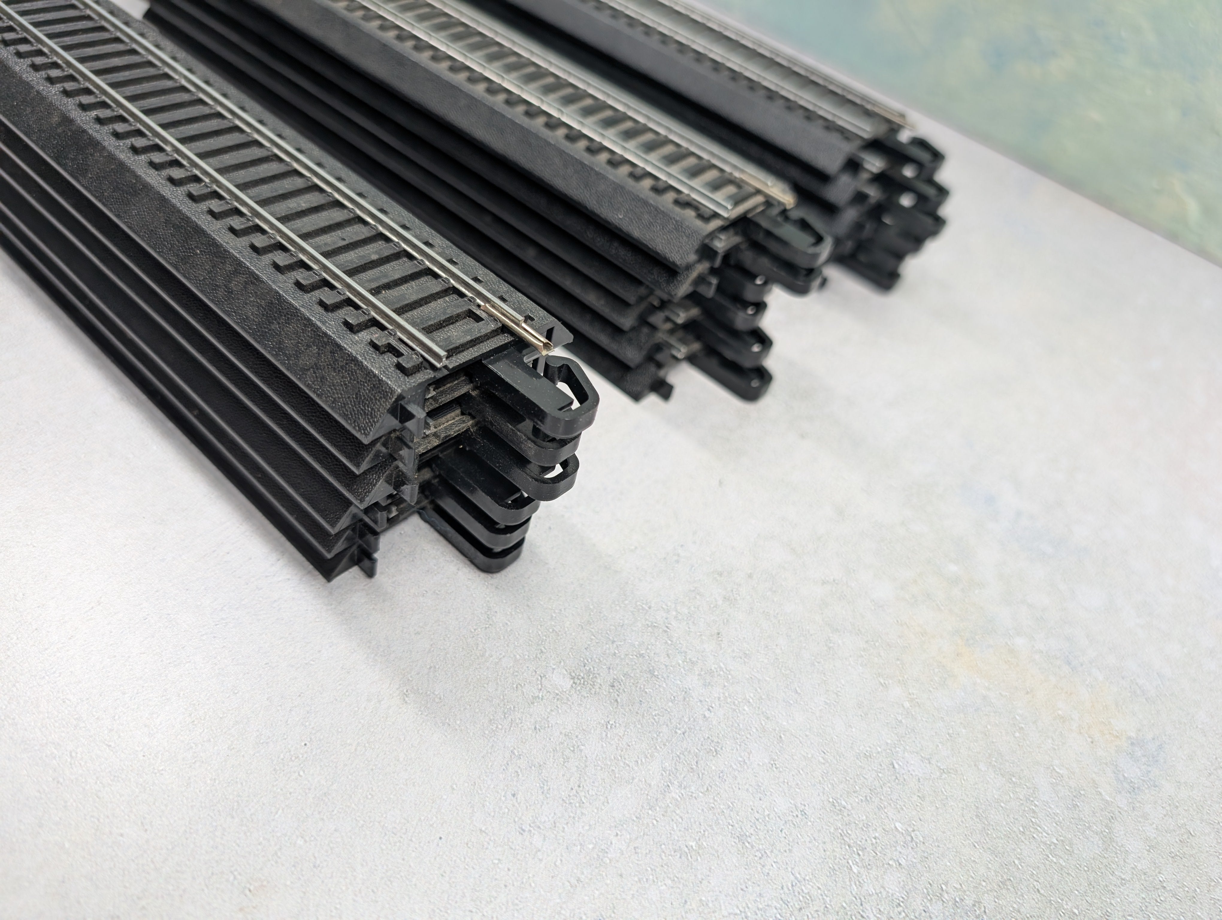USED Bachmann HO Scale E-Z Track 9" Straight Steel Code 100 Track (18 pcs)