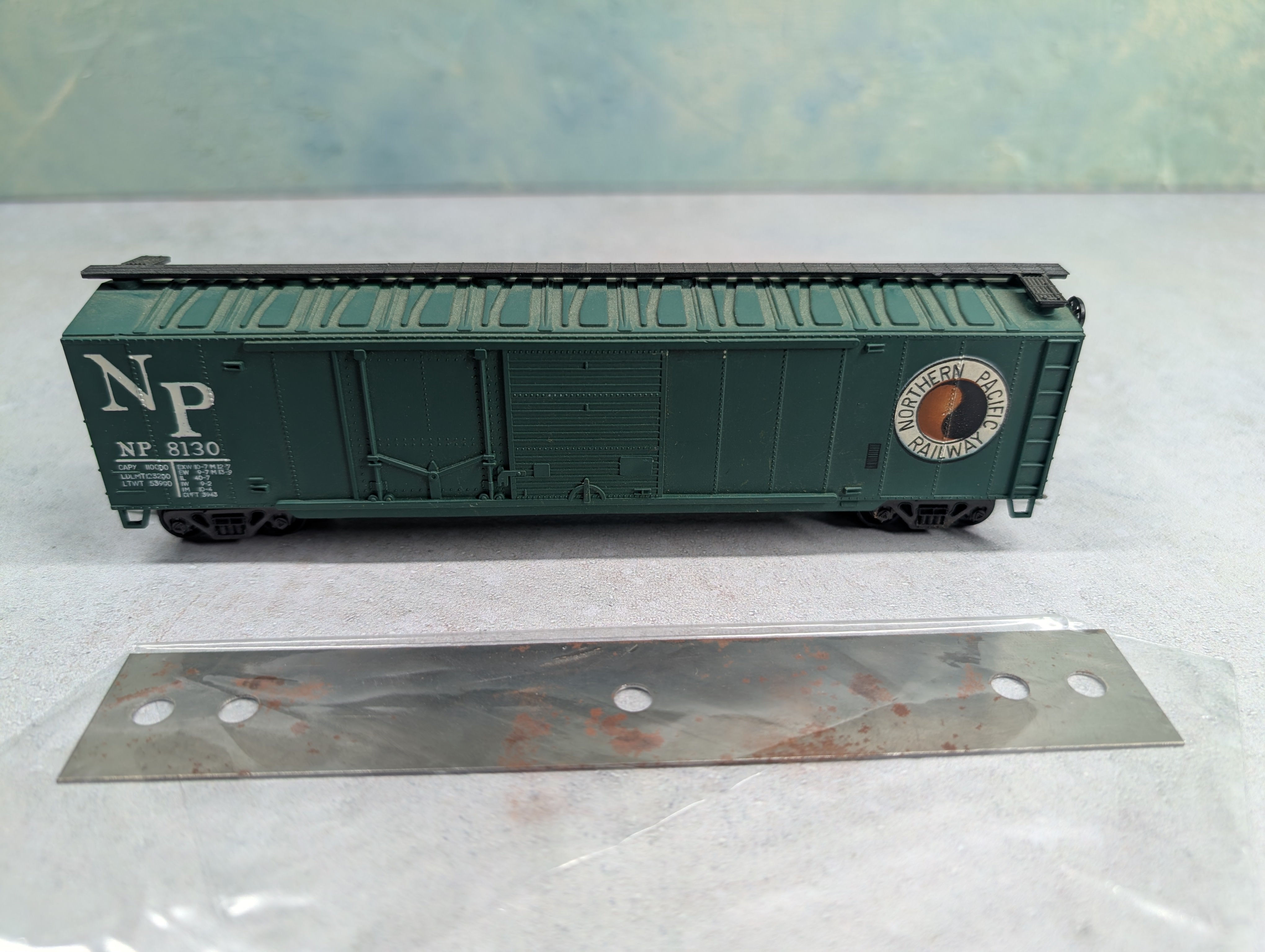 USED AHM HO Scale 50' Box Car Northern Pacific NP #8130