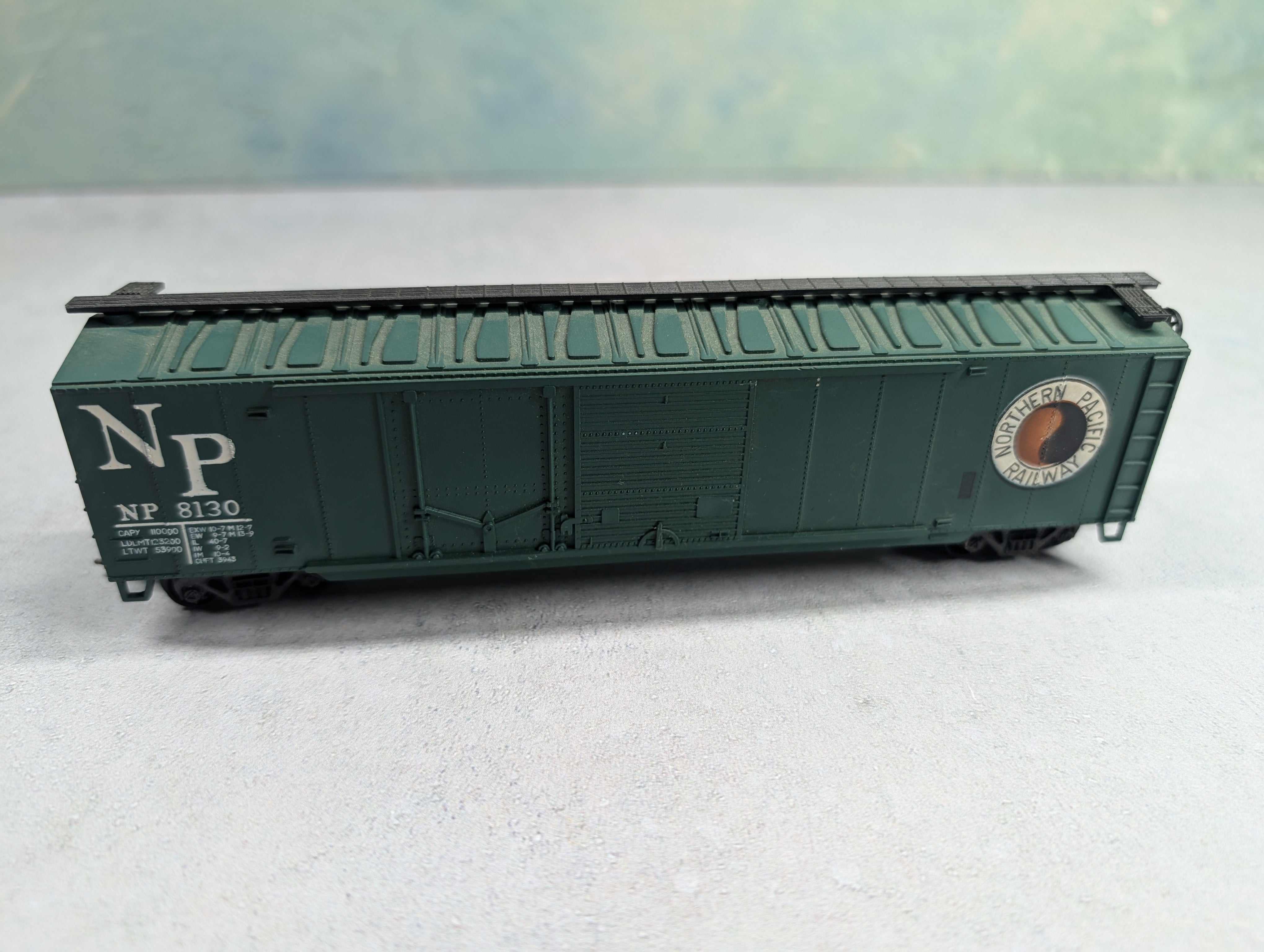 USED AHM HO Scale 50' Box Car Northern Pacific NP #8130