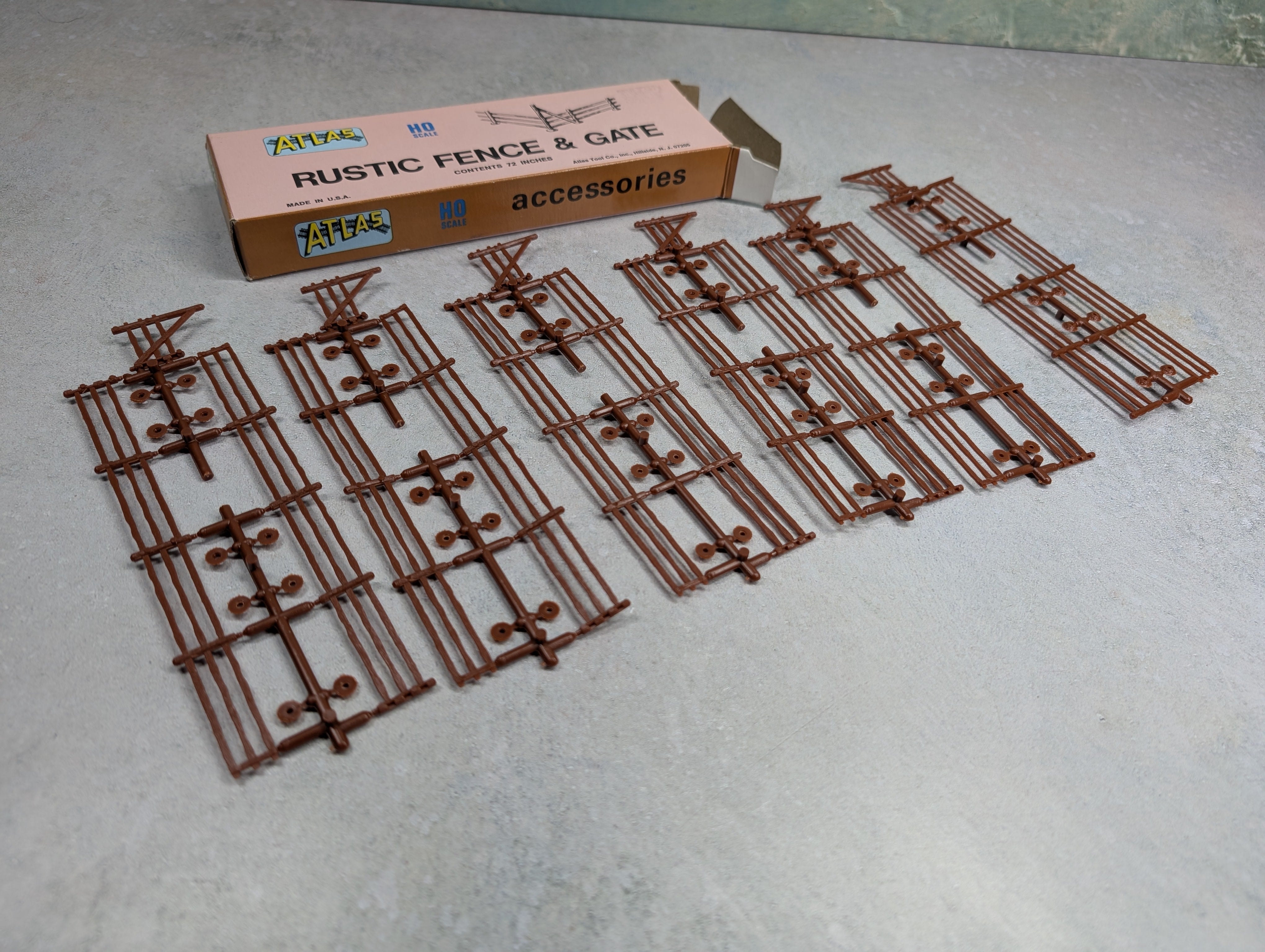 USED Atlas 777 HO Scale Rustic Fence & Gate