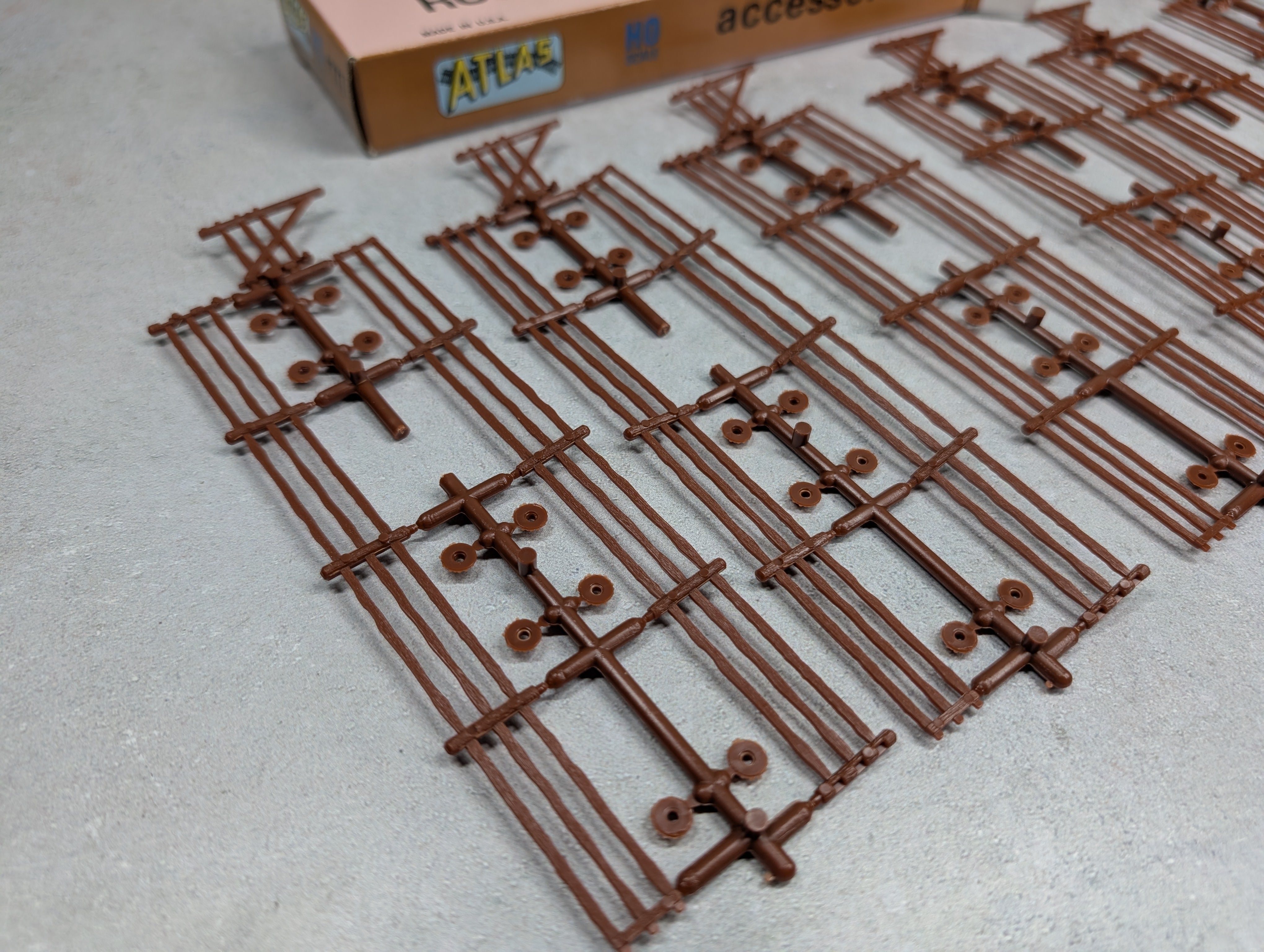 USED Atlas 777 HO Scale Rustic Fence & Gate