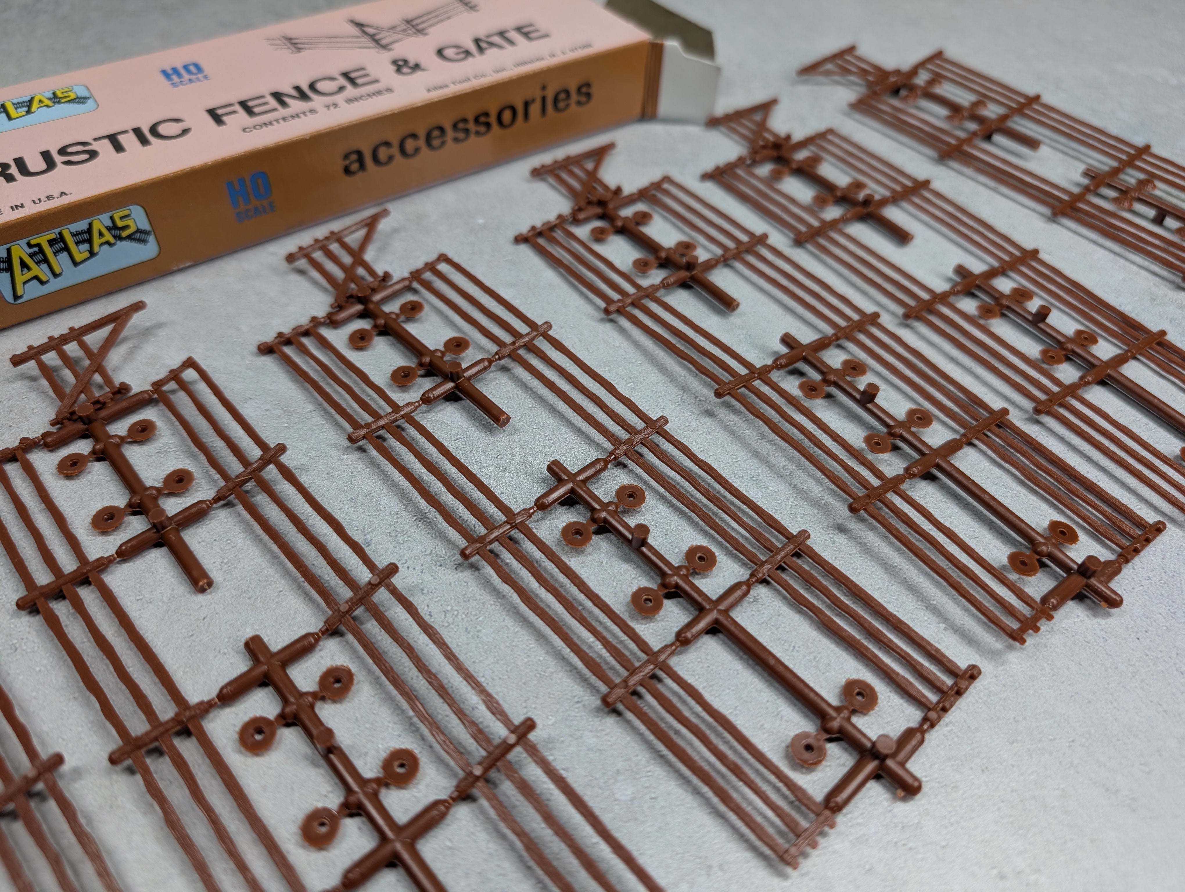 USED Atlas 777 HO Scale Rustic Fence & Gate