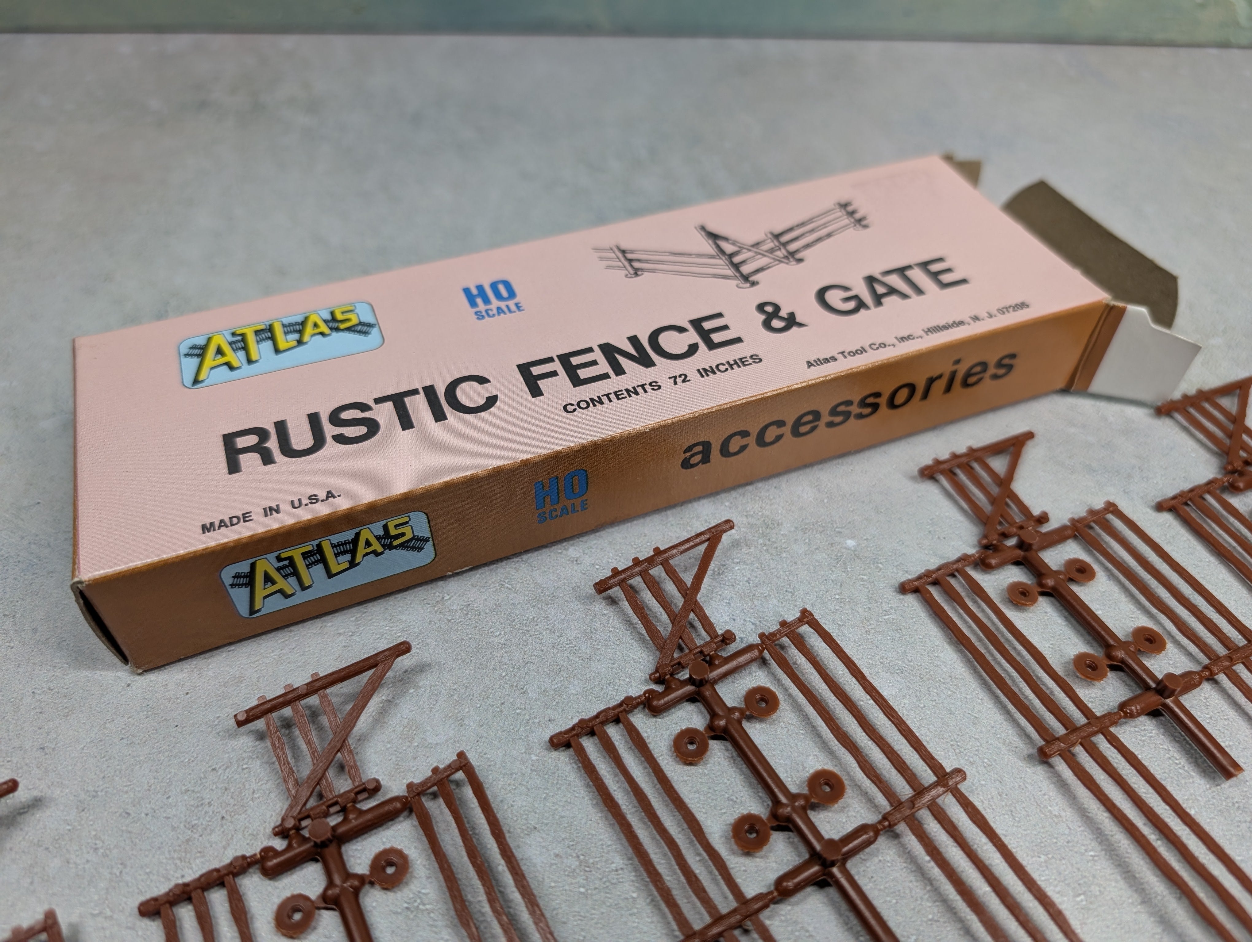 USED Atlas 777 HO Scale Rustic Fence & Gate