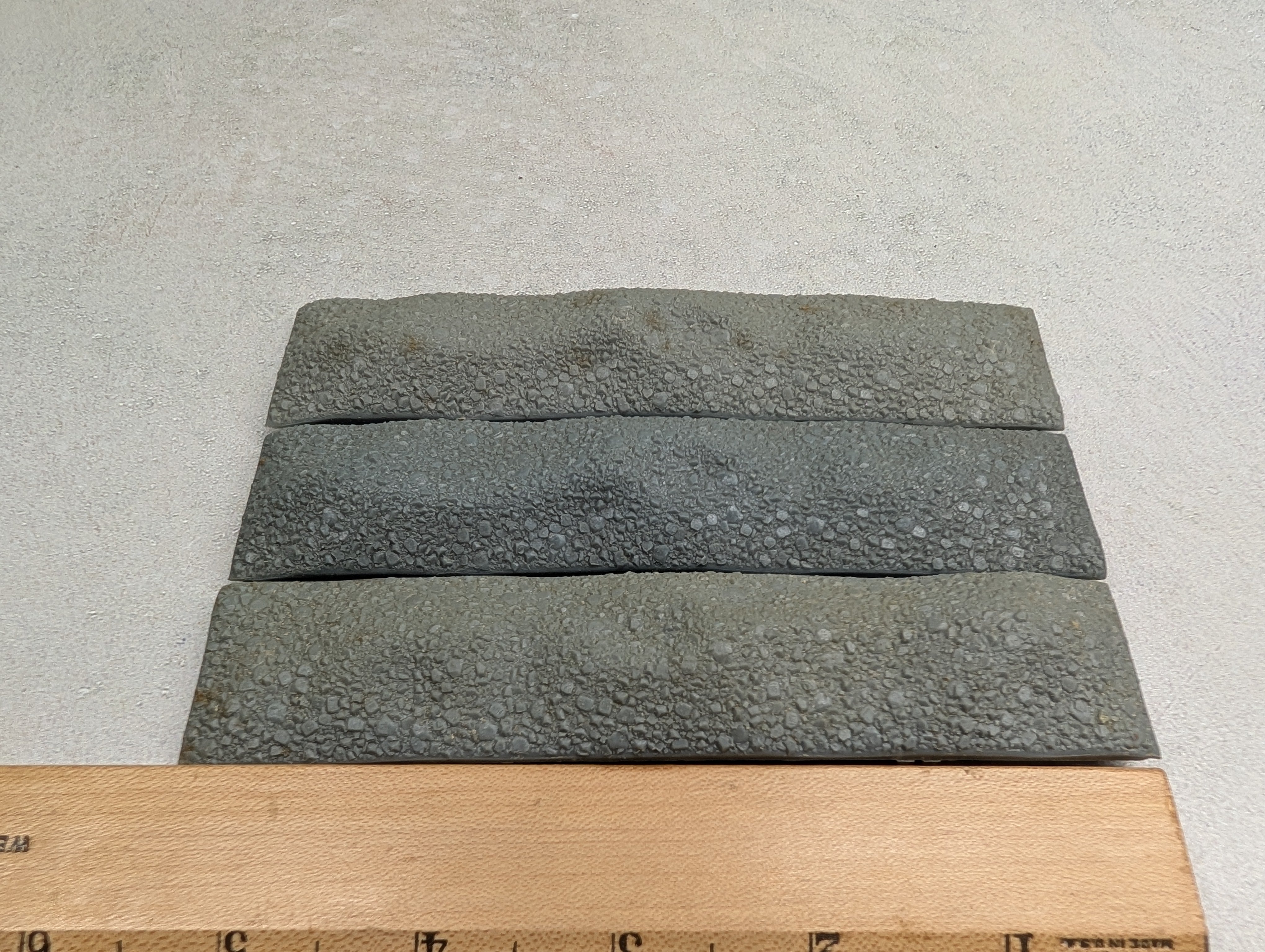 USED HO Scale Gray Ballast Loads (3 pcs)