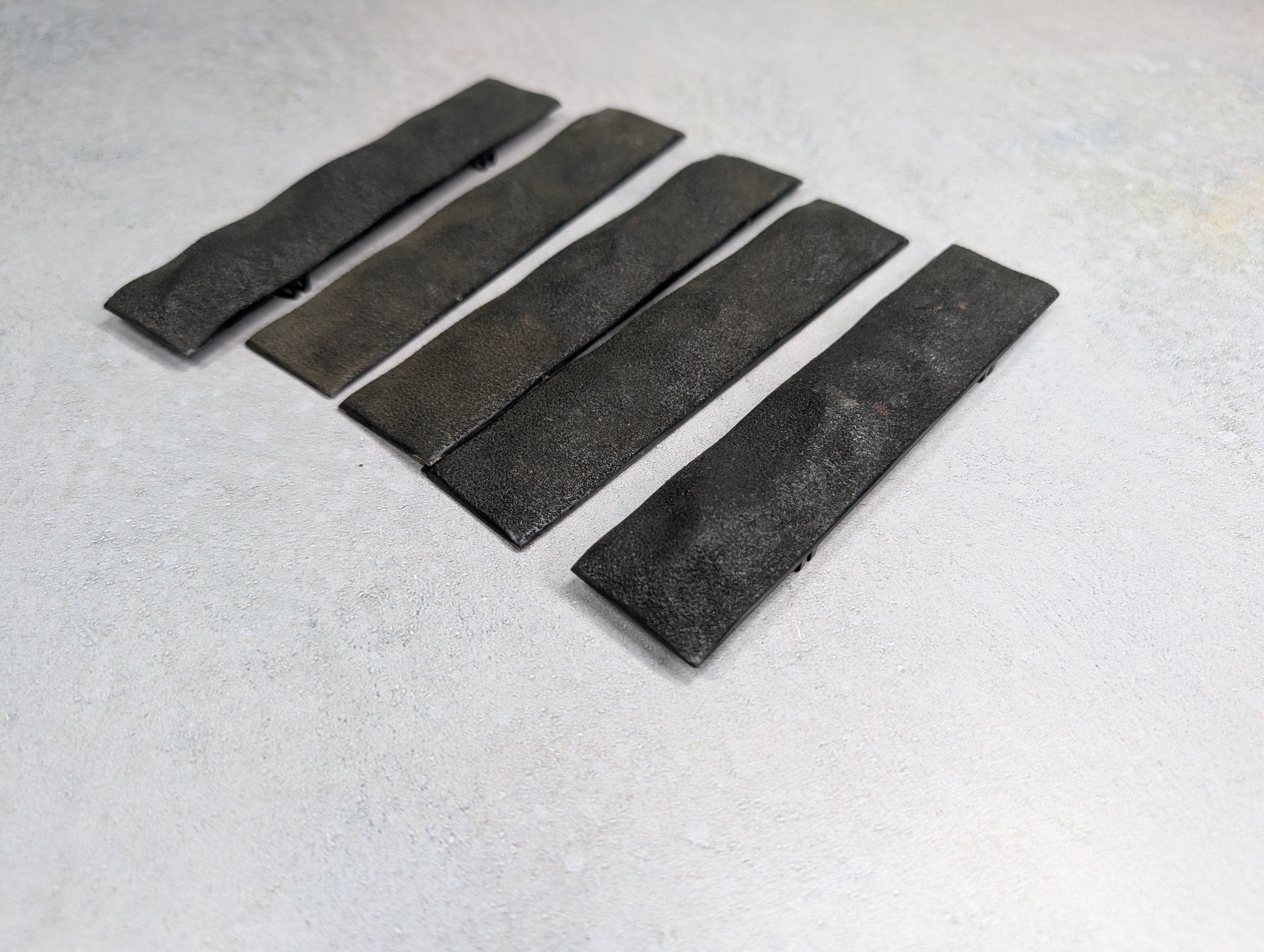 USED HO Scale Plastic Black Loads (5 pcs)