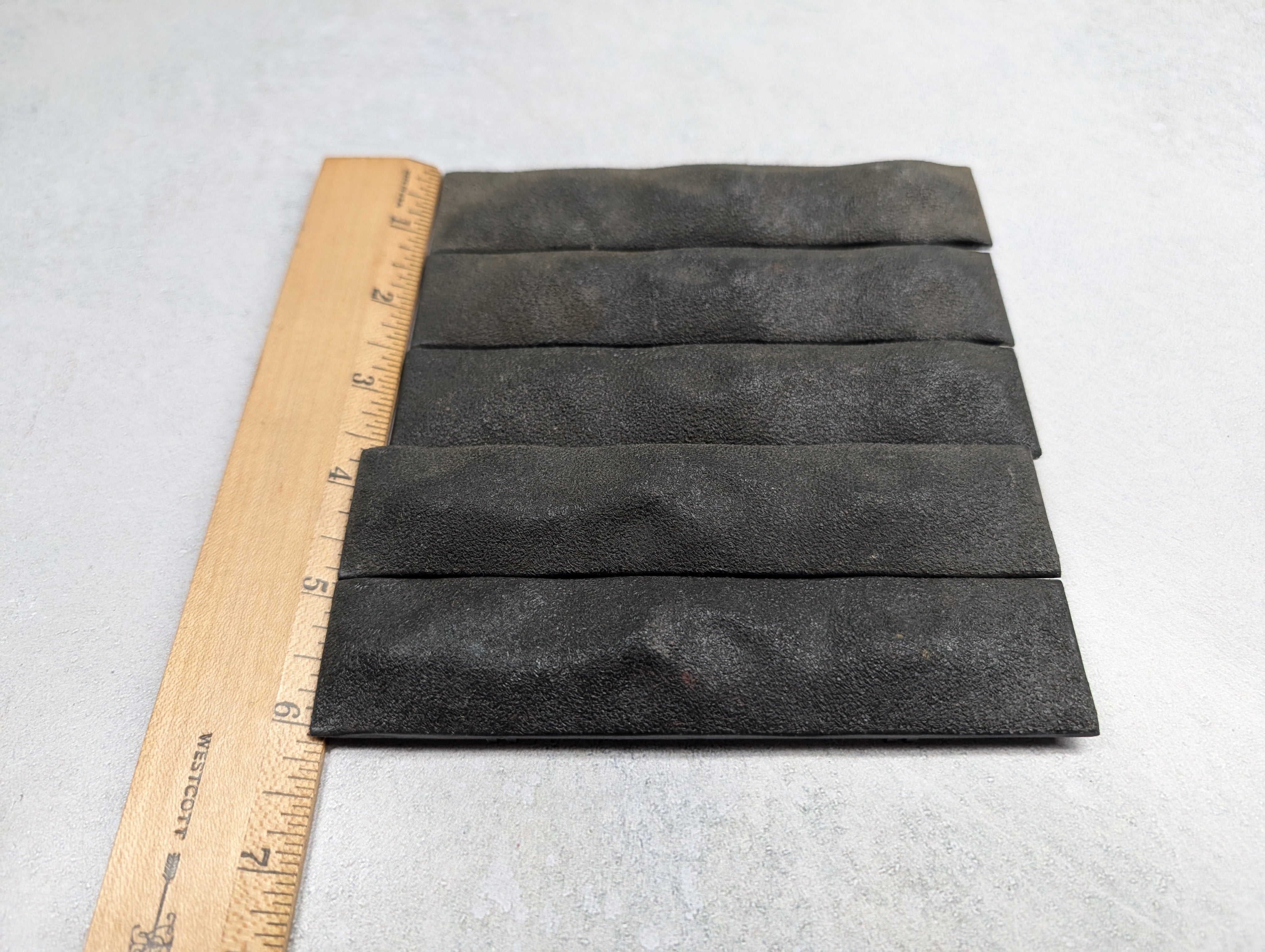 USED HO Scale Plastic Black Loads (5 pcs)