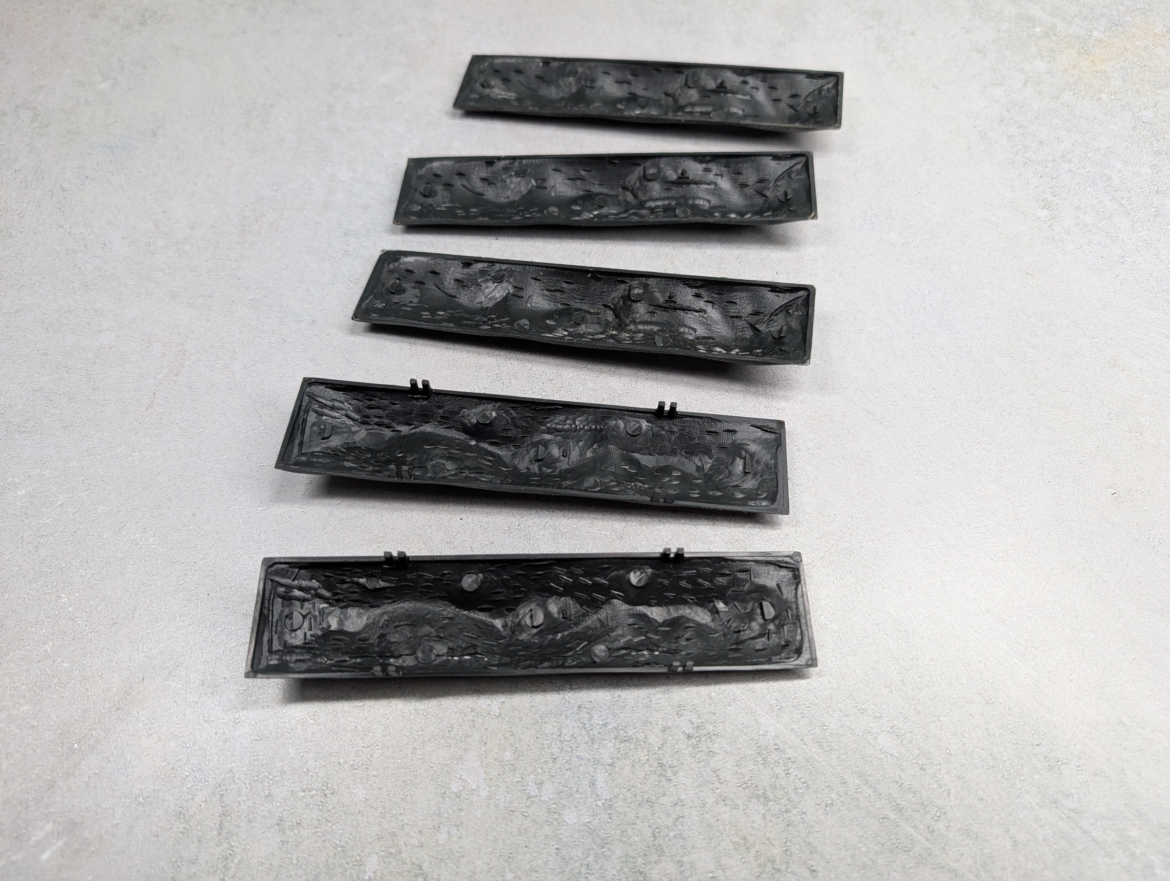 USED HO Scale Plastic Black Loads (5 pcs)