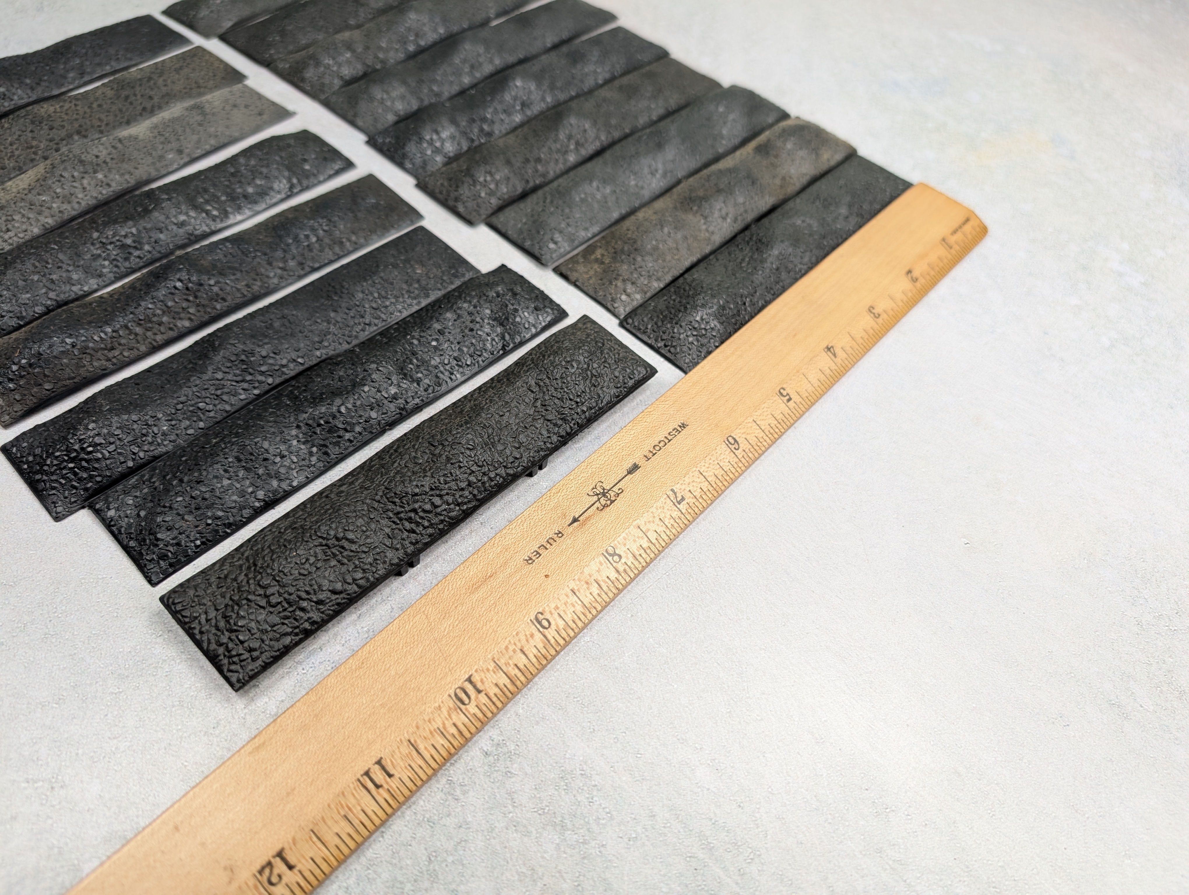 USED HO Scale Plastic Black Loads (17 pcs)