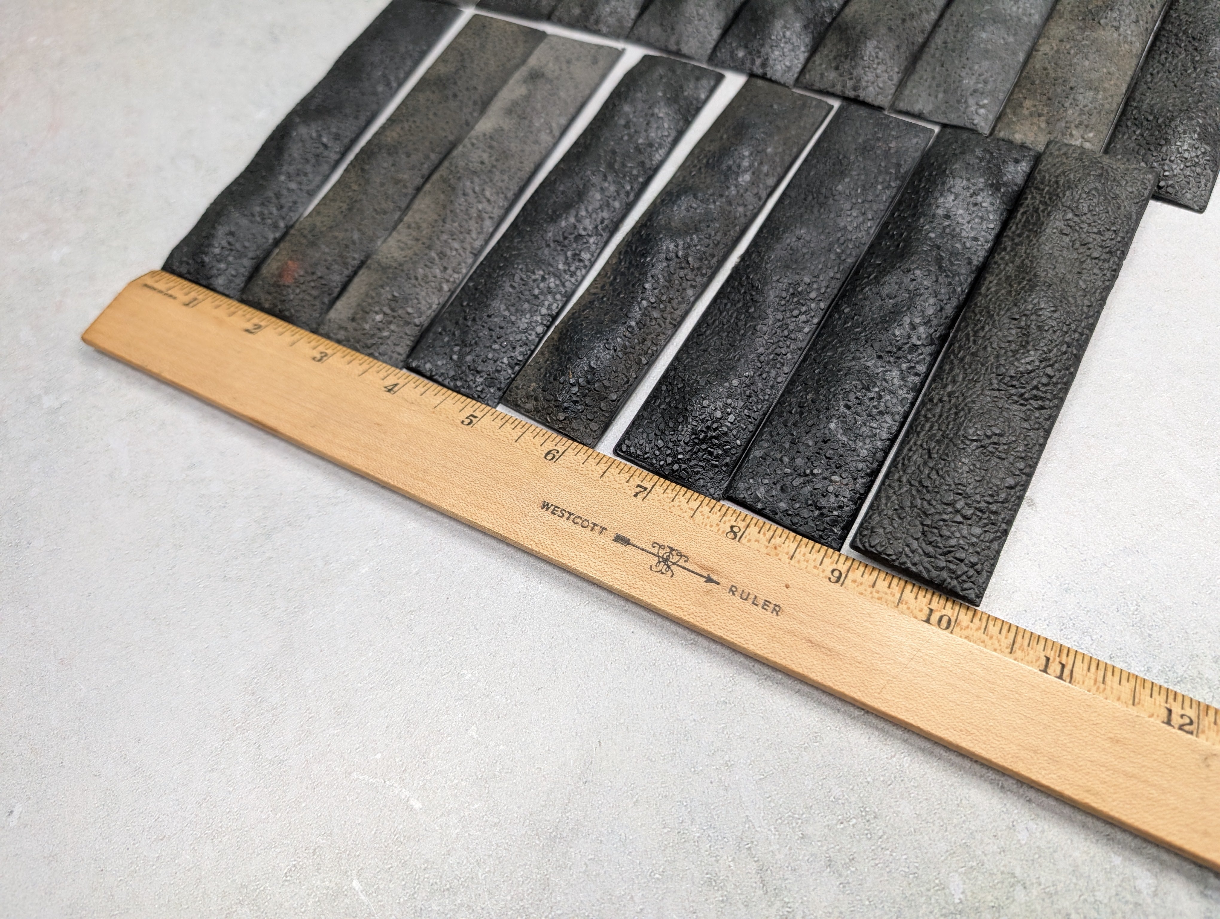 USED HO Scale Plastic Black Loads (17 pcs)