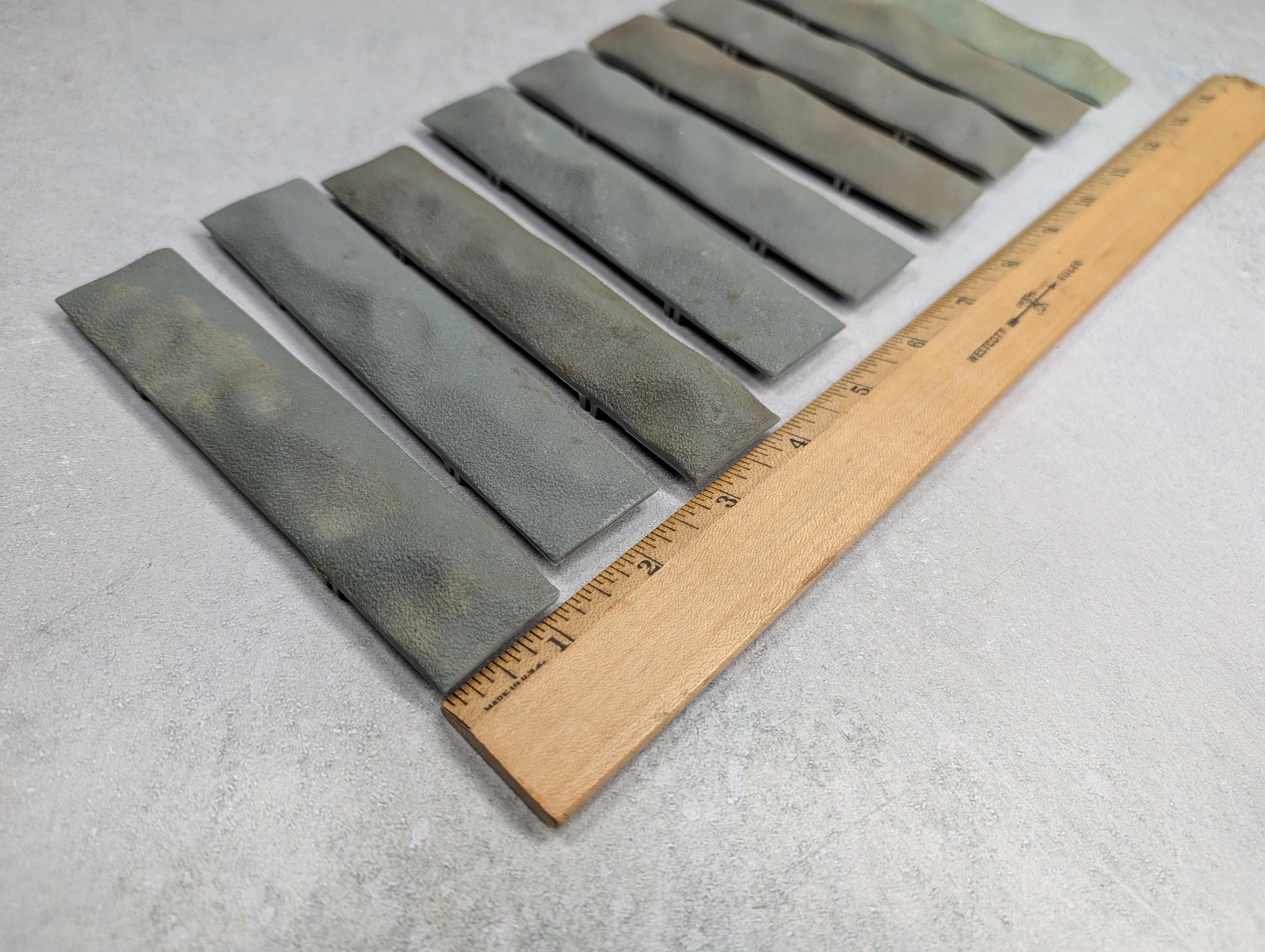 USED HO Scale Plastic Gray Loads for Hopper or Gondola (9 pcs)