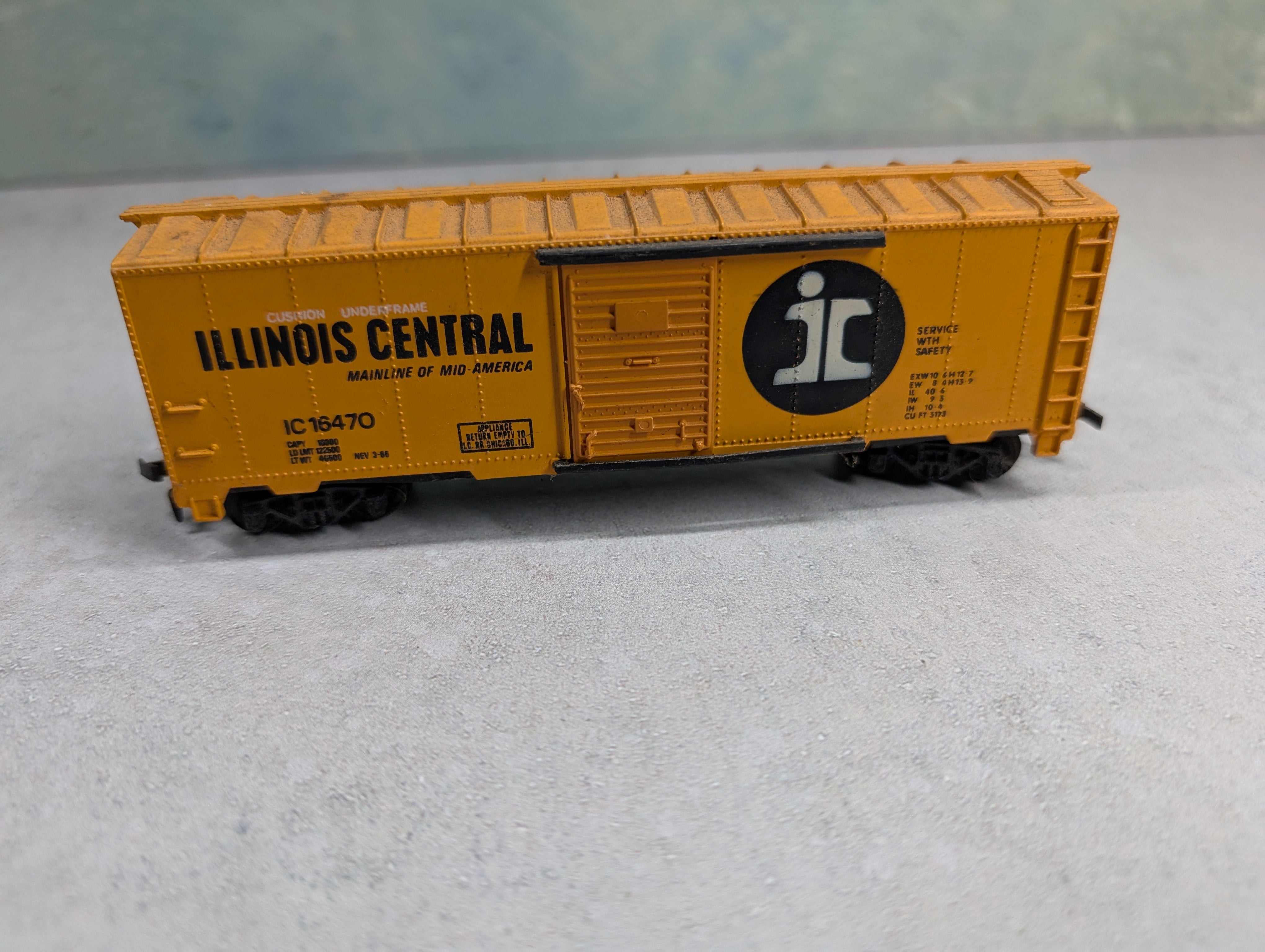 USED Tyco HO Scale 40' Box Car Illinois Central IC #16470