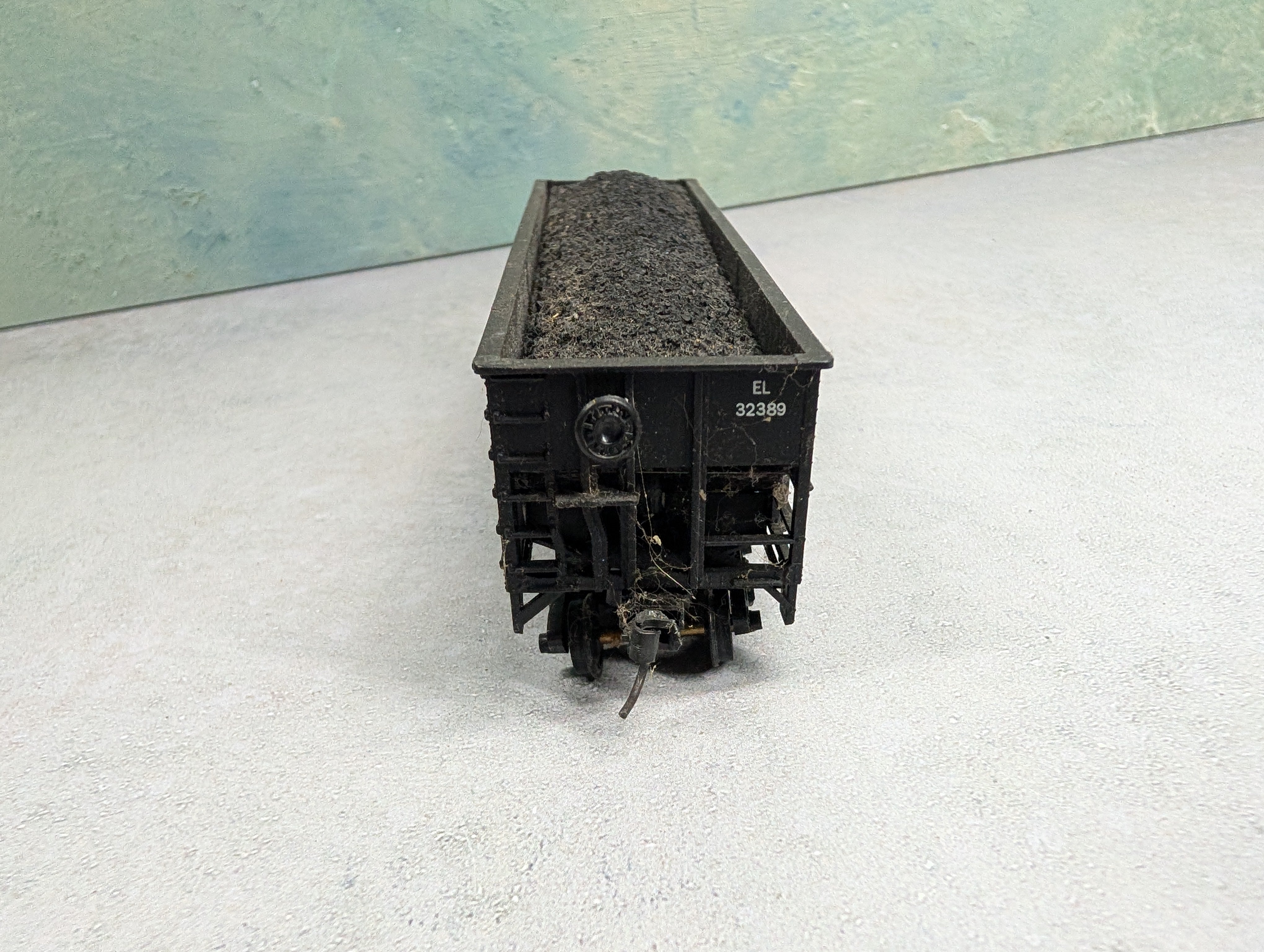 USED HO Scale 3 Bay Hopper Erie Lackawanna EL #32389 w/ Coal