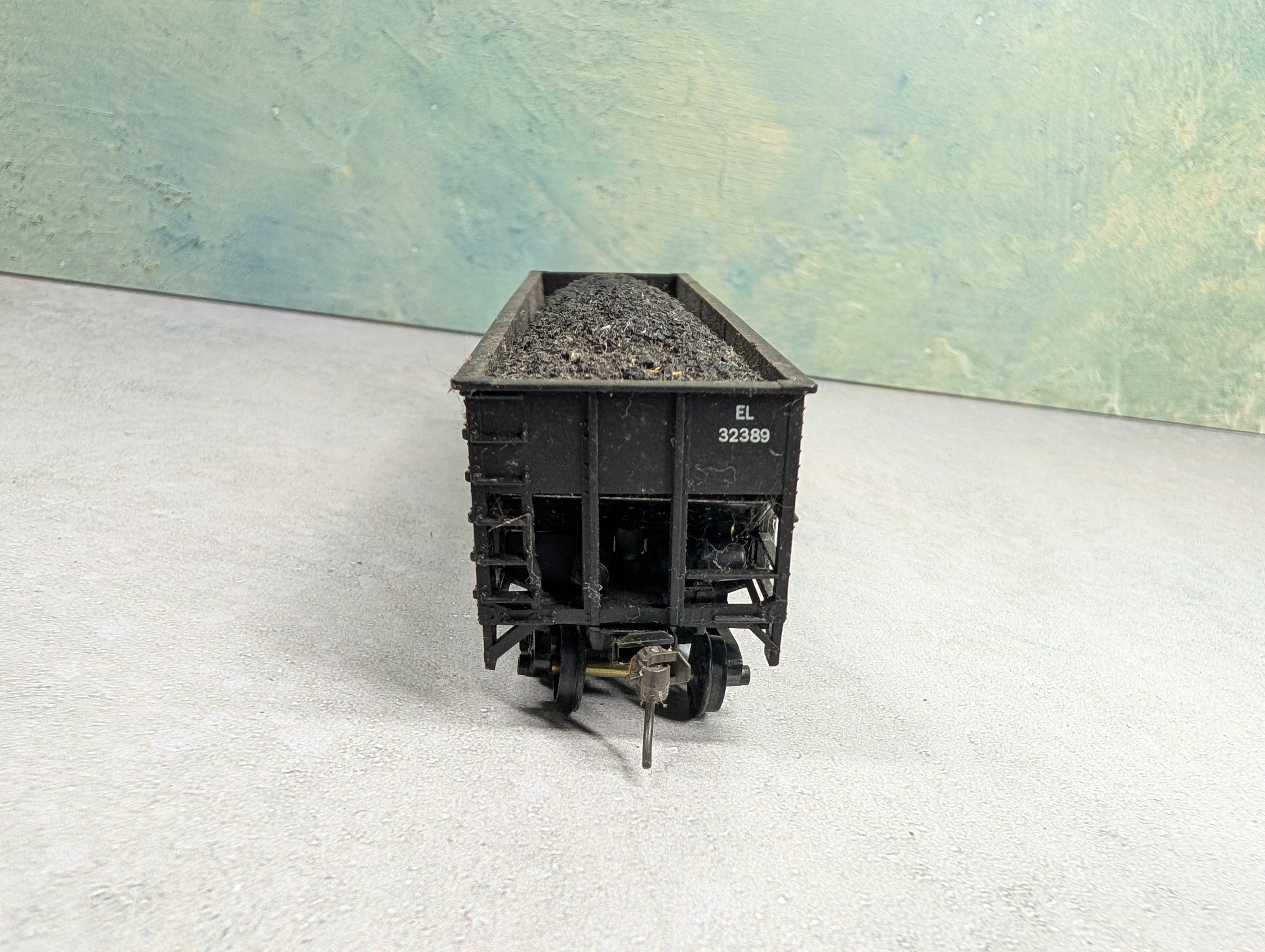 USED HO Scale 3 Bay Hopper Erie Lackawanna EL #32389 w/ Coal