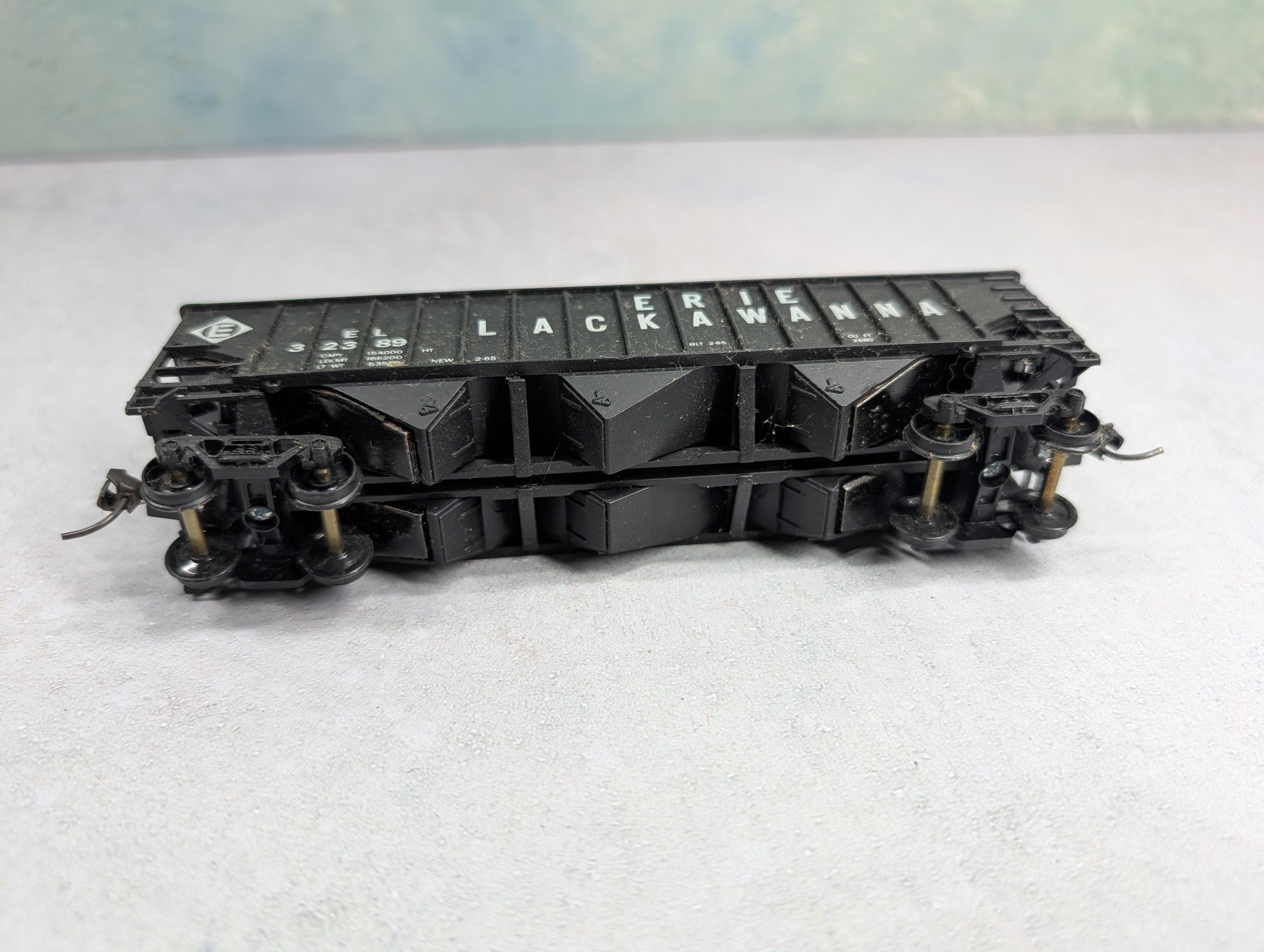 USED HO Scale 3 Bay Hopper Erie Lackawanna EL #32389 w/ Coal