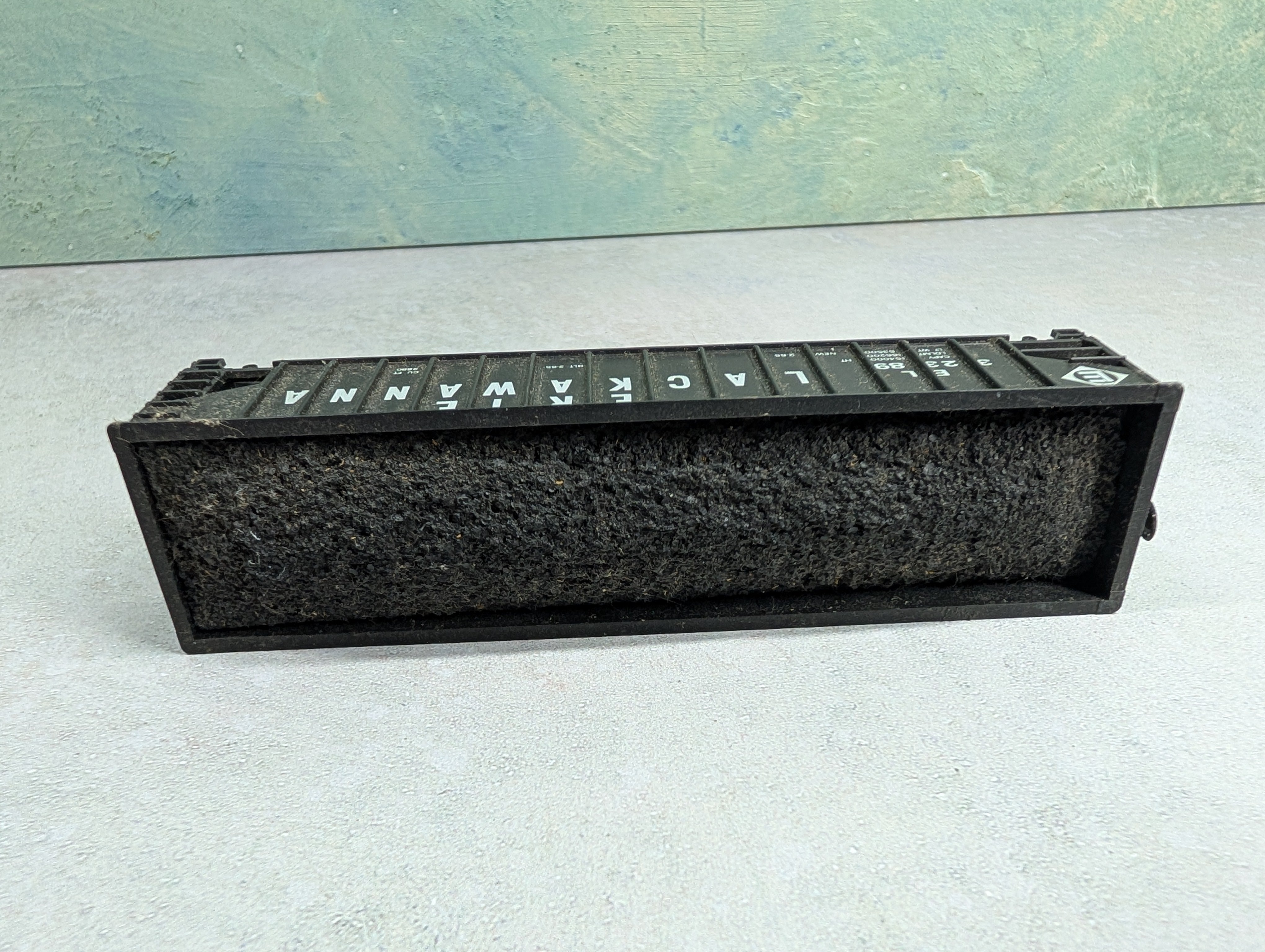 USED HO Scale 3 Bay Hopper Erie Lackawanna EL #32389 w/ Coal