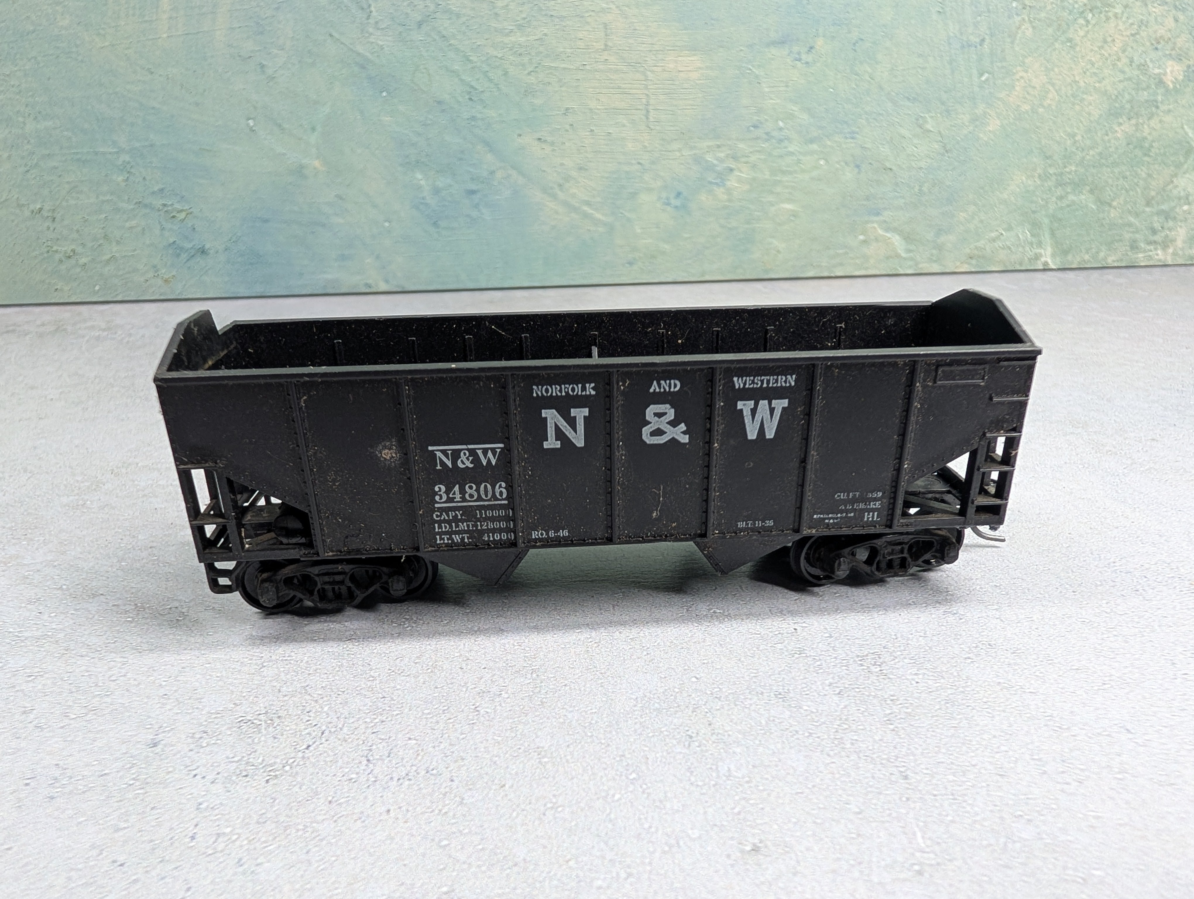 USED Athearn HO Scale 2 Bay Raised End Hopper Norfolk & Western N&W #34806
