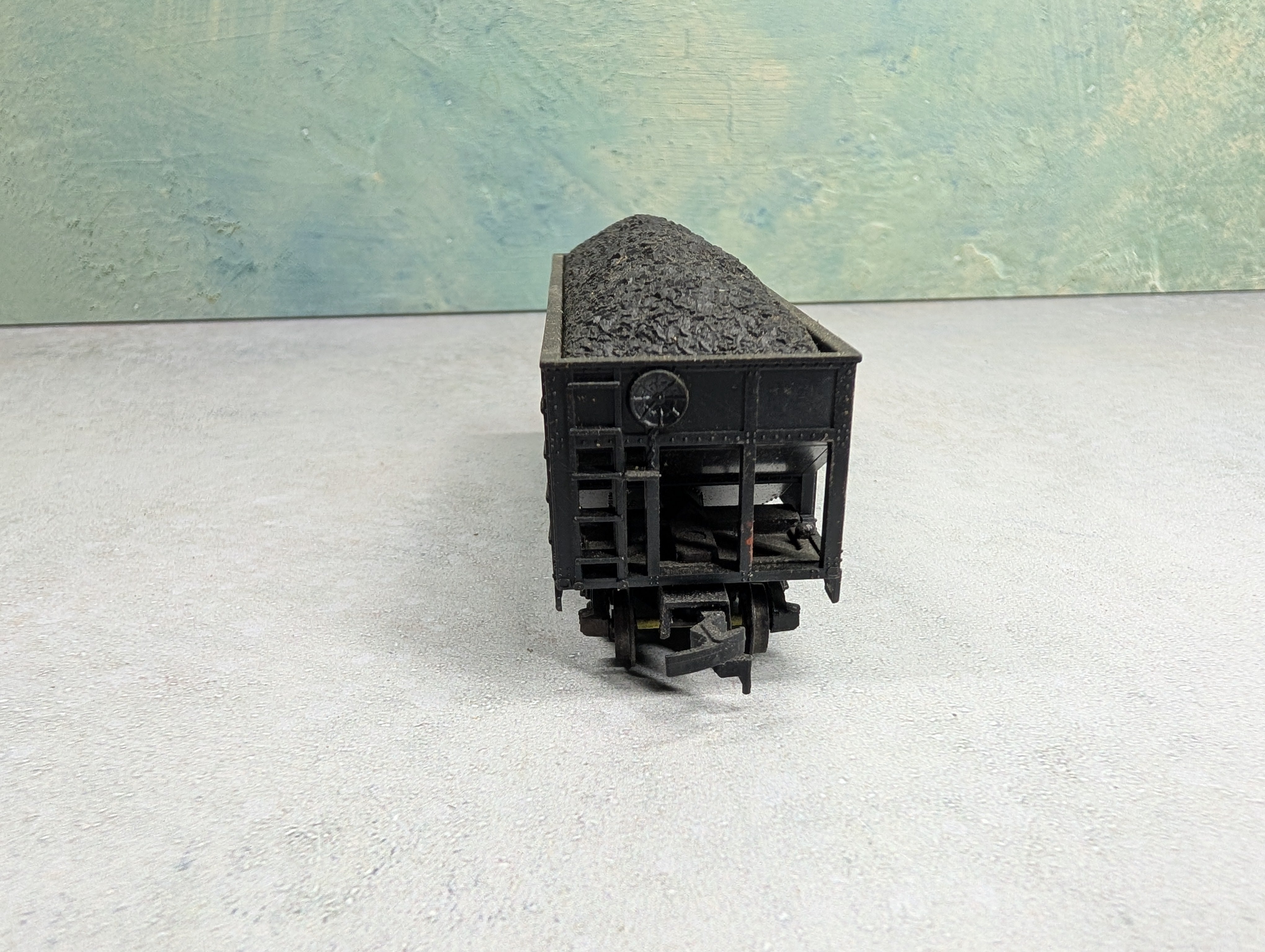USED REVELL HO Scale 50 Ton 2 Bay Hopper Norfolk & Western N&W #4042 w/ Coal