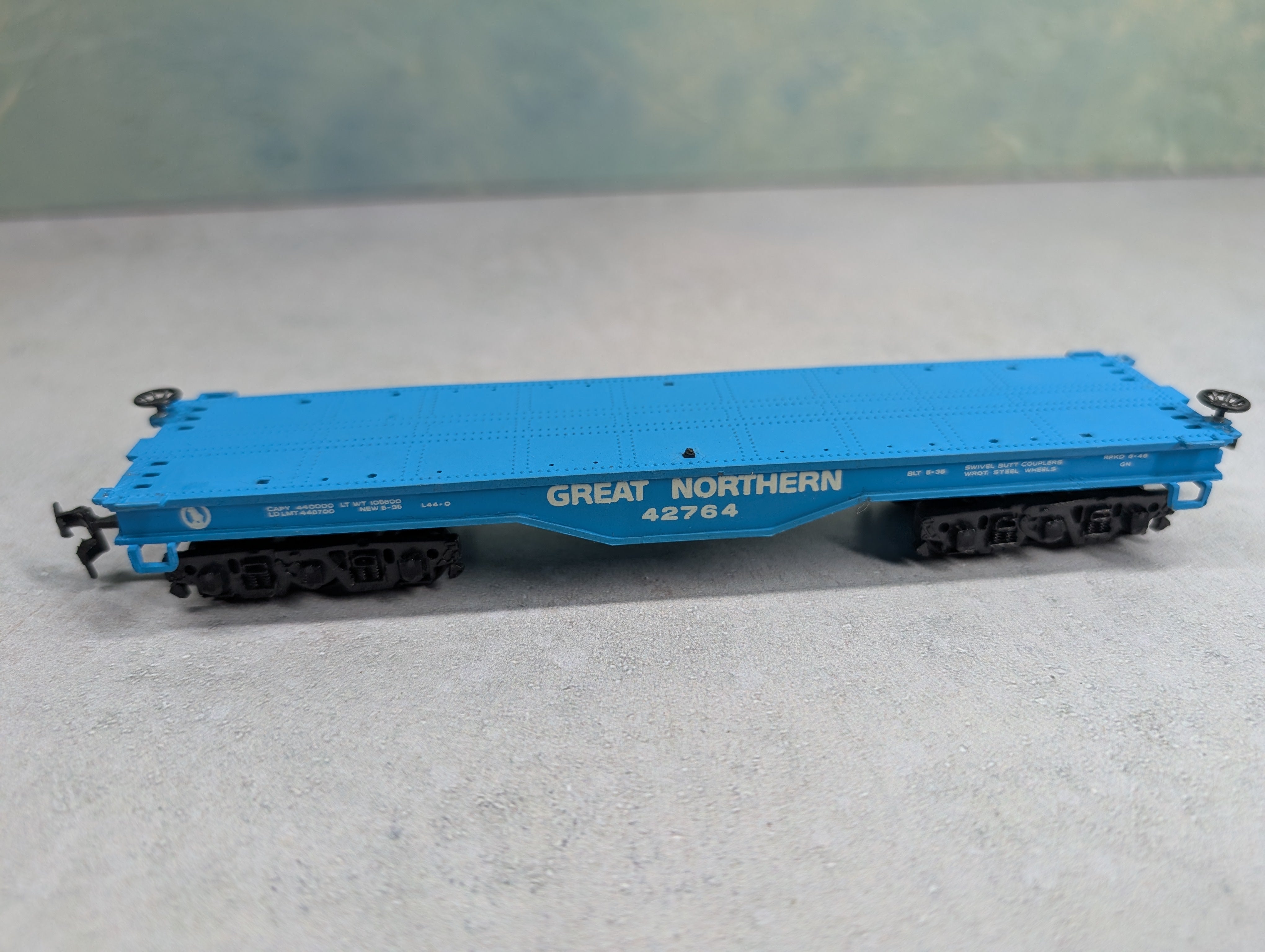 USED Bachmann HO Scale 50' Flat Car Great Northern #42764 w/ Logs