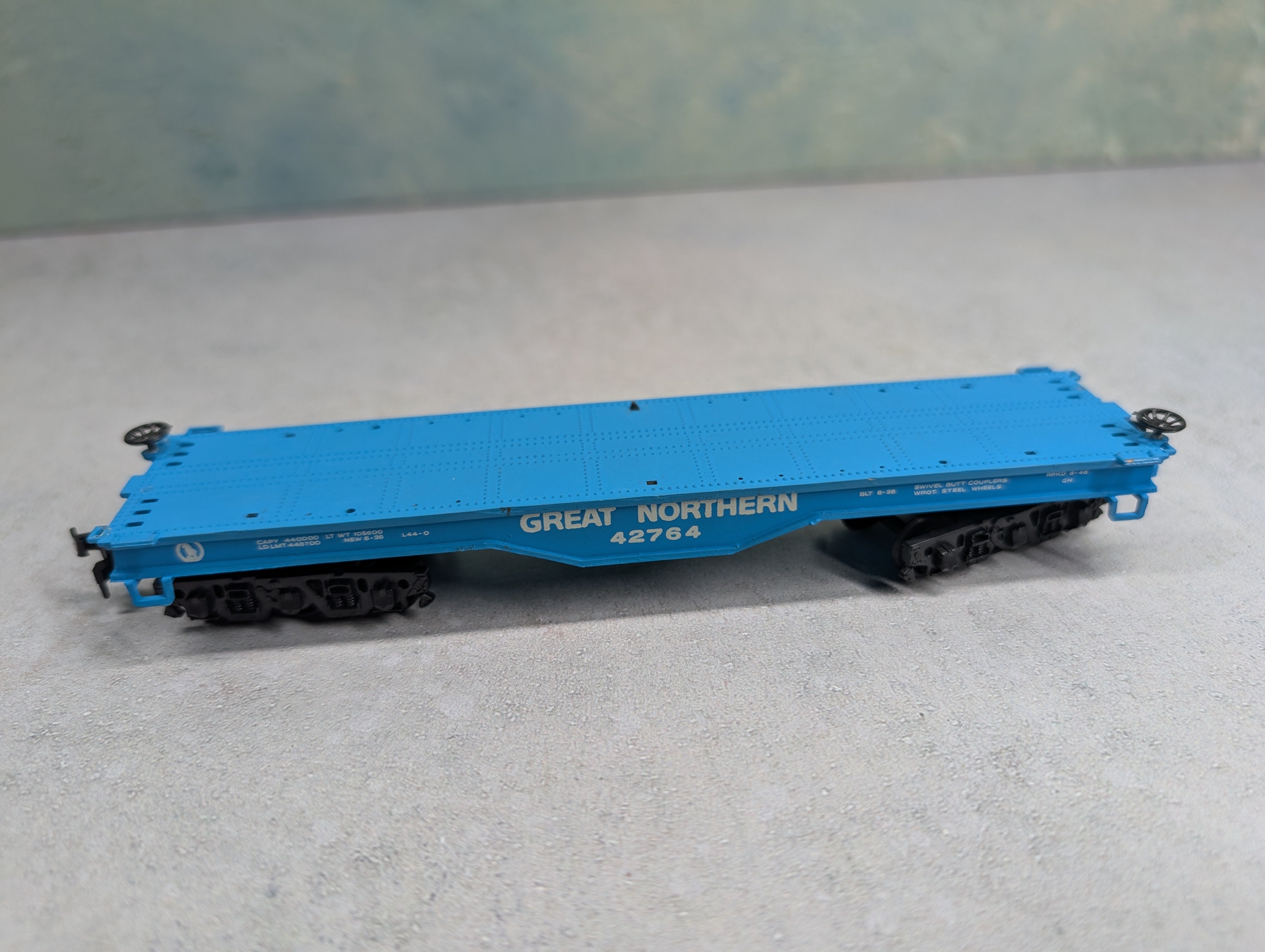 USED Bachmann HO Scale 50' Flat Car Great Northern #42764 w/ Logs