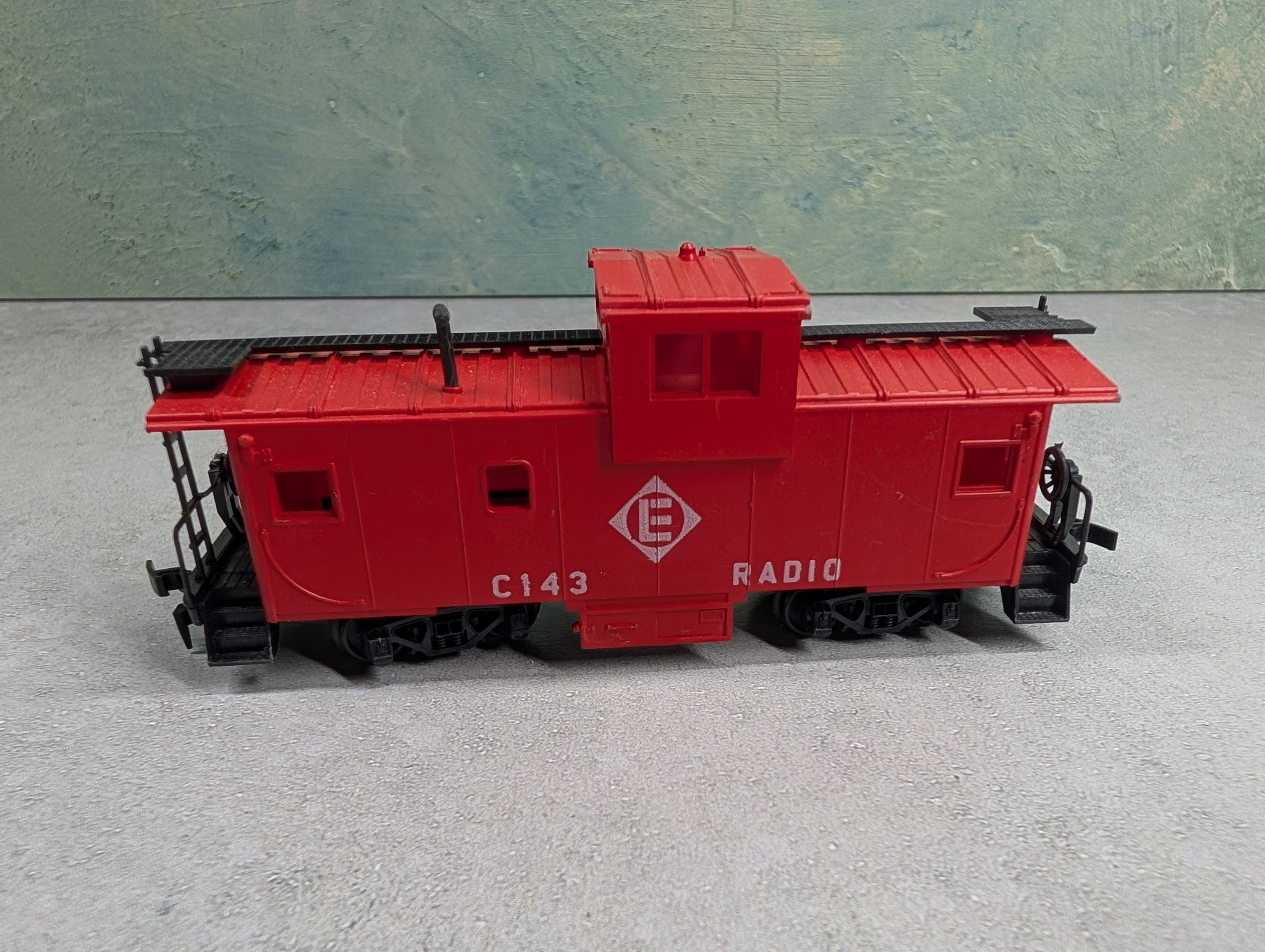 USED AHM HO Scale Caboose Erie Lackawanna #C143 Radio