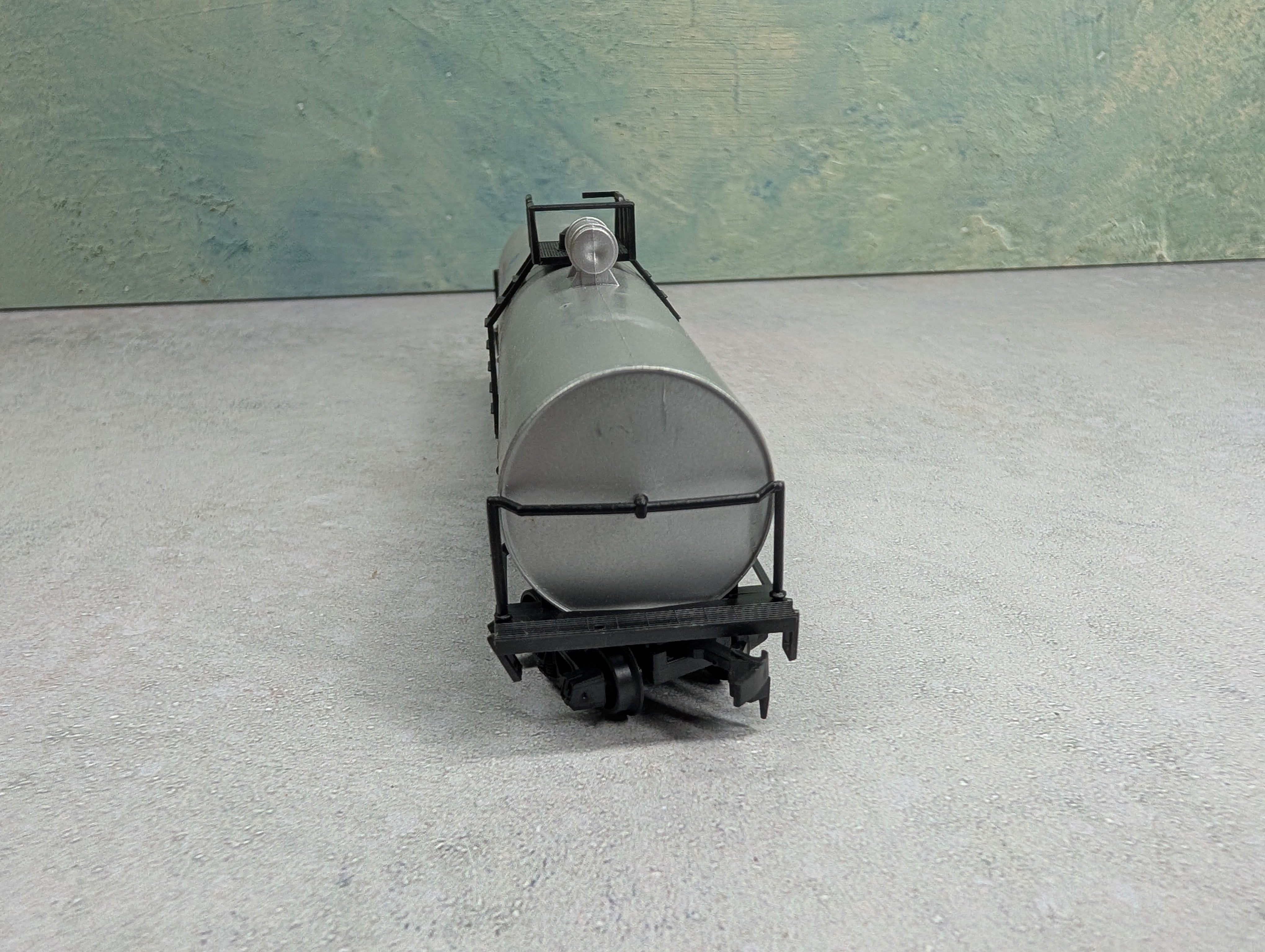USED AHM HO Scale Tank Car ThermIce UTLX #85780