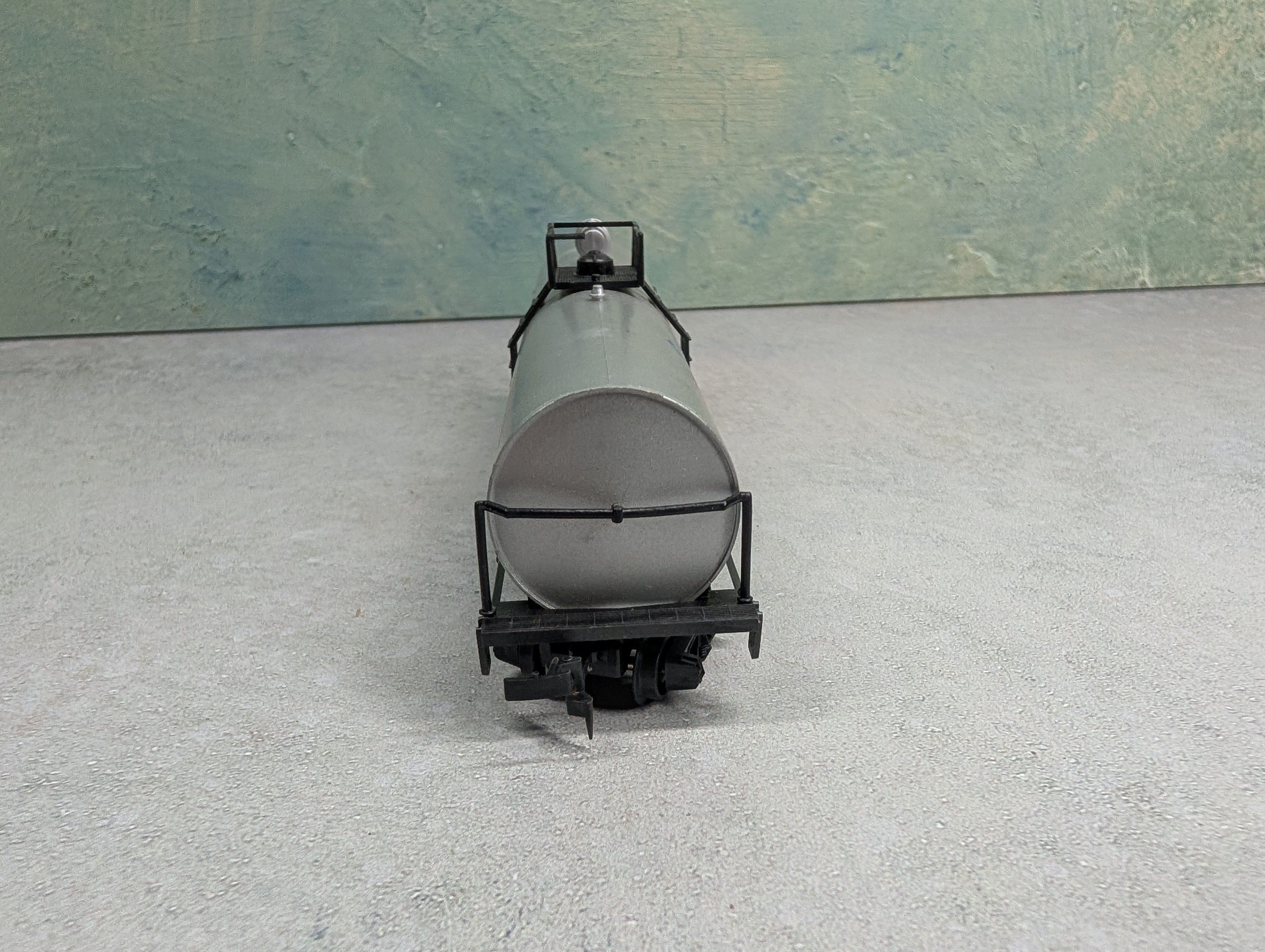 USED AHM HO Scale Tank Car ThermIce UTLX #85780