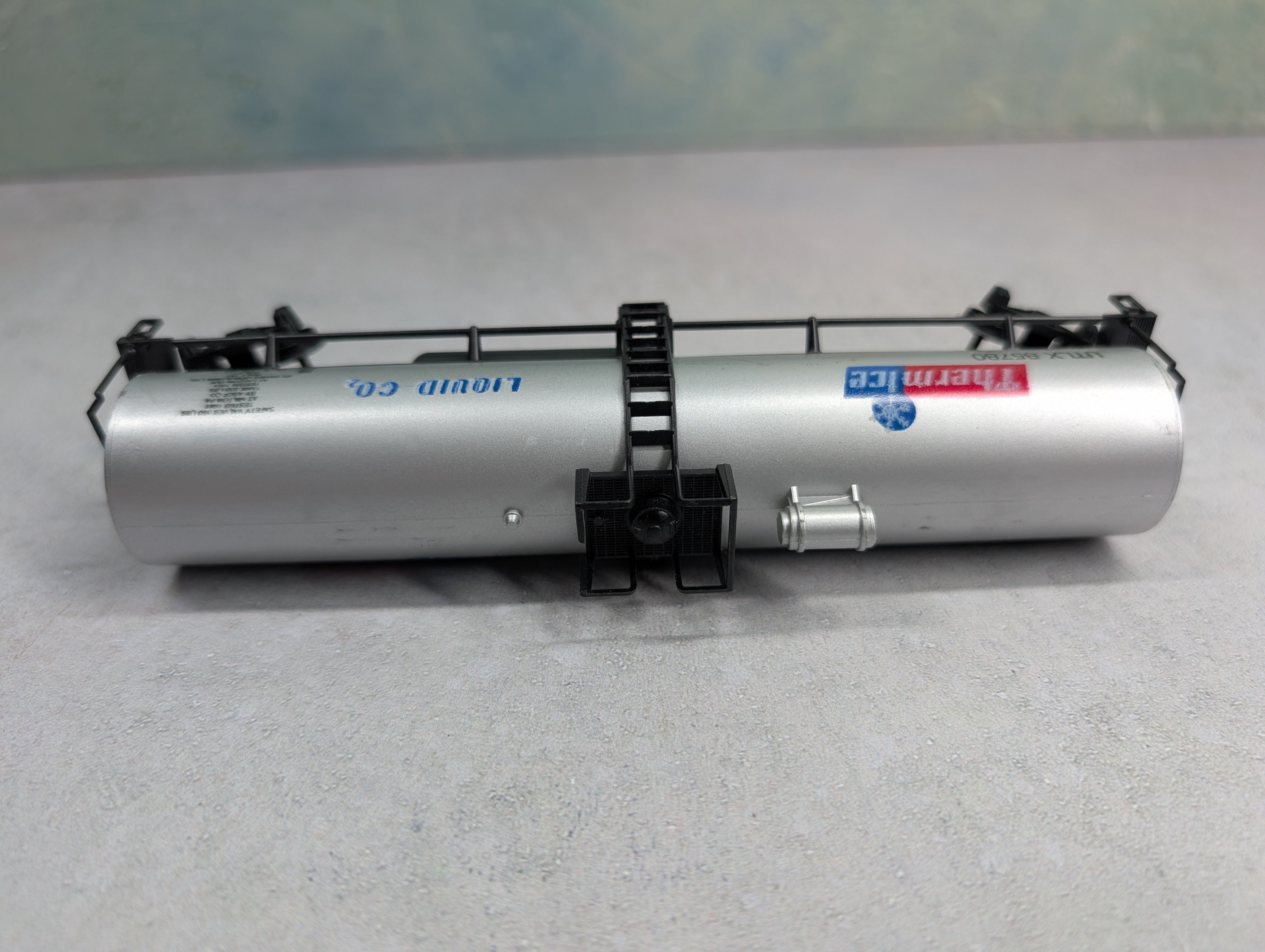 USED AHM HO Scale Tank Car ThermIce UTLX #85780