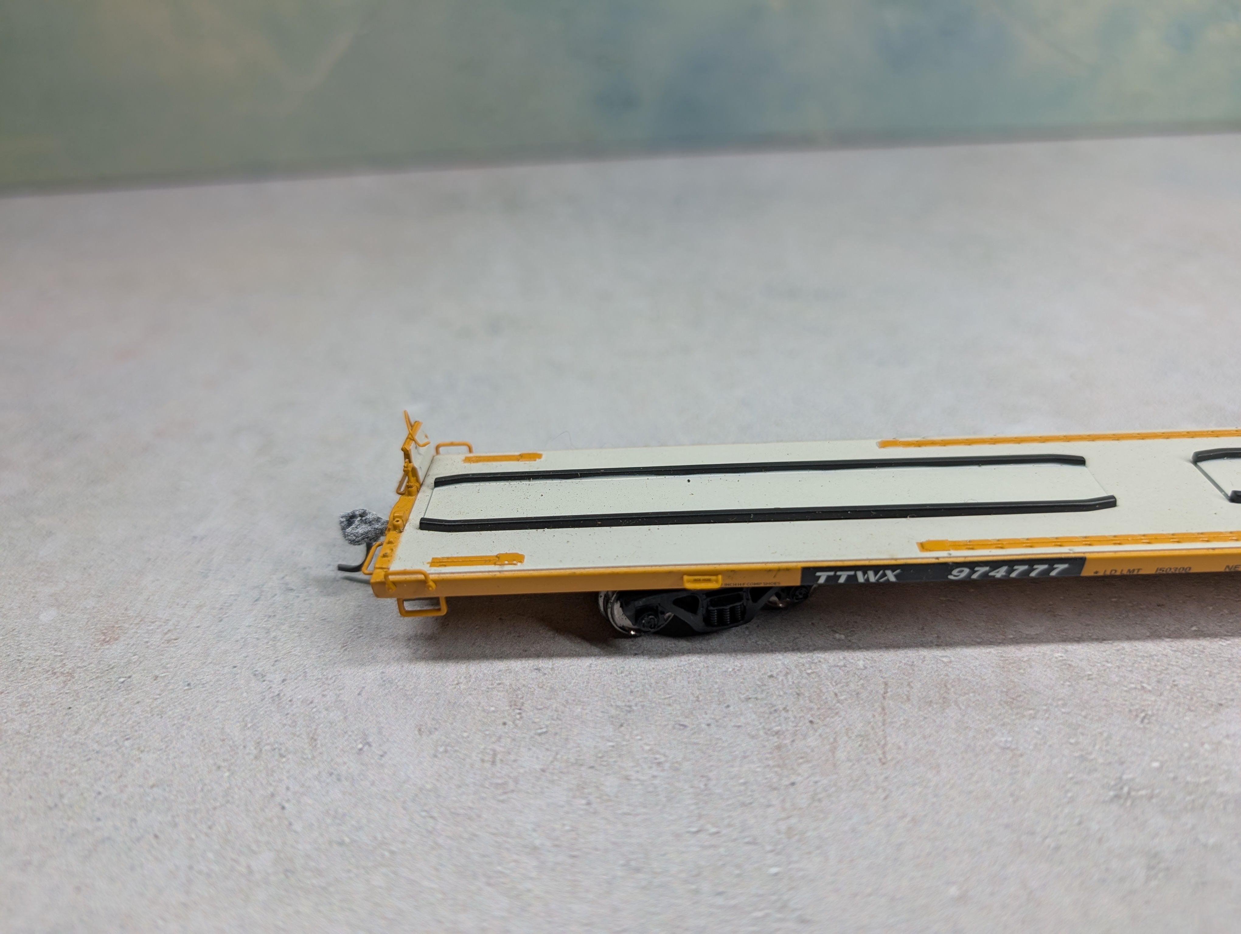 USED Atlas HO Scale 89'4" Twin 45' Flat Car Trailer Train TTWX #974777