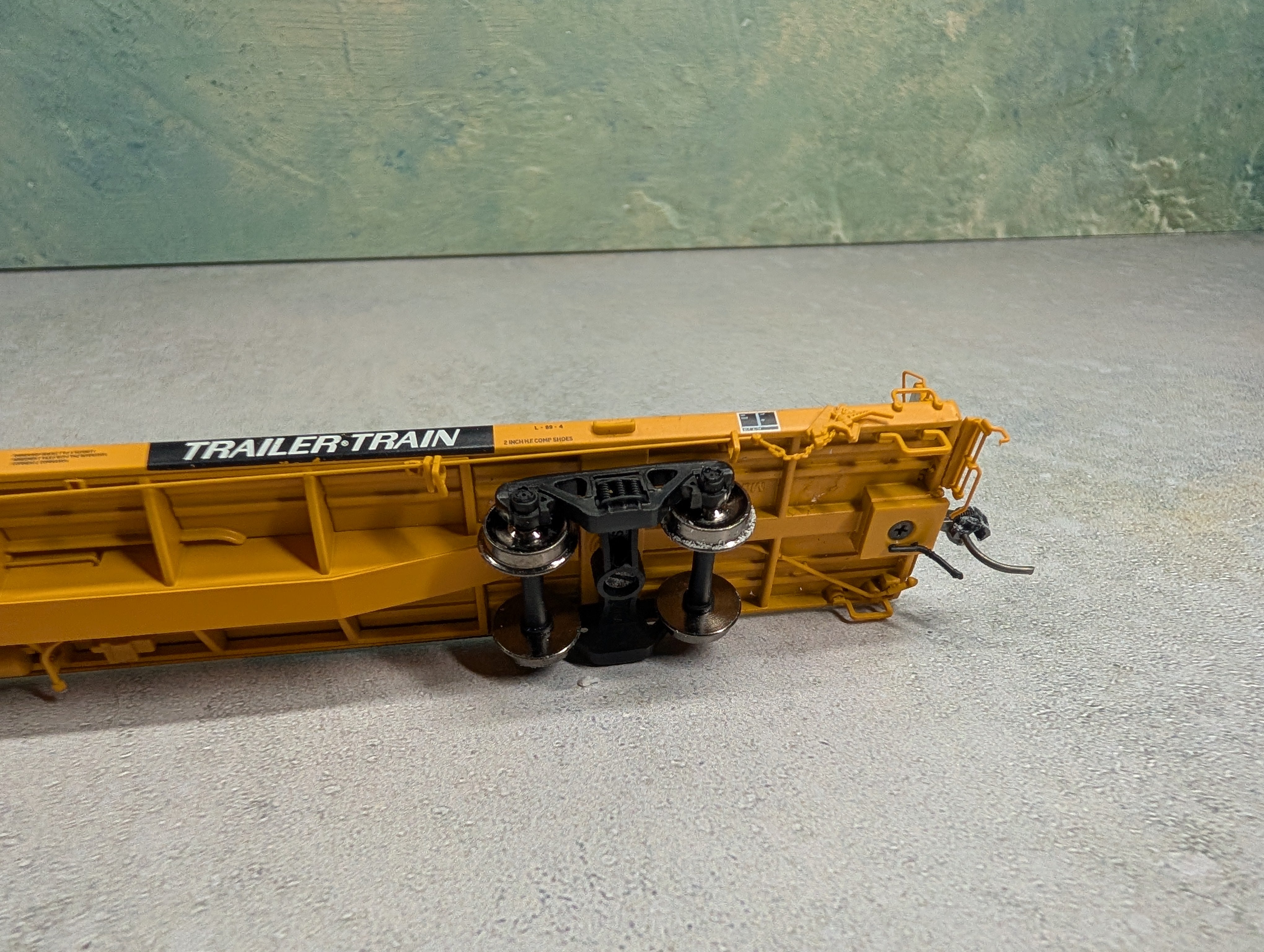 USED Atlas HO Scale 89'4" Twin 45' Flat Car Trailer Train TTWX #974777